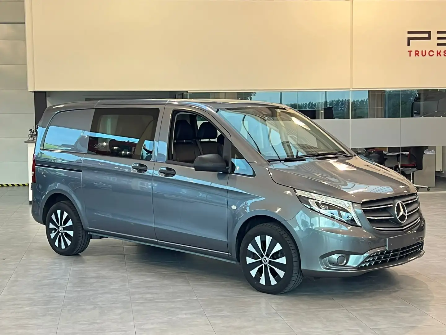 Mercedes-Benz Vito V119 CDI 4X4 L1 Aut - LEDER, NAVI, LED, CAMERA Gris - 1