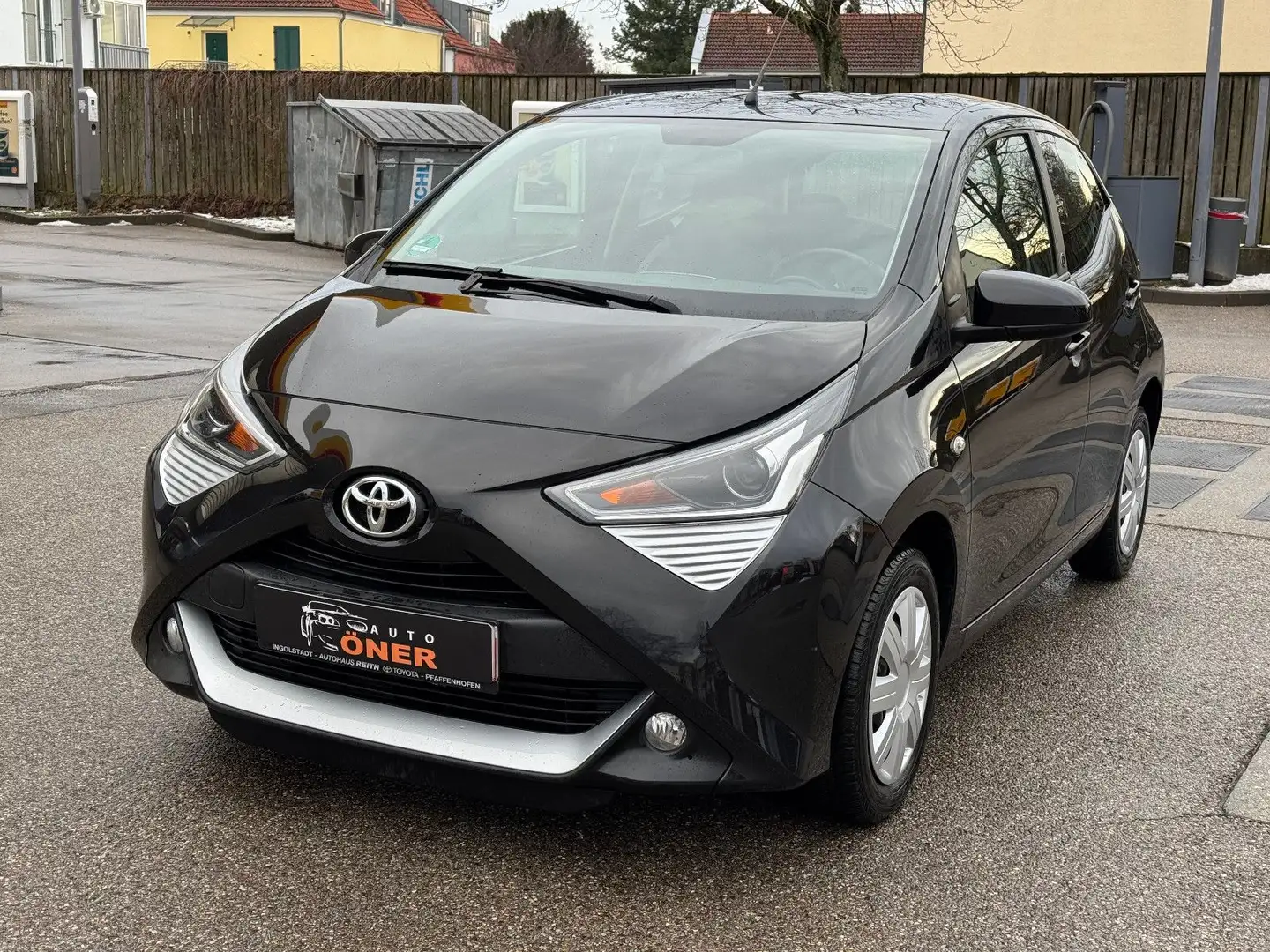 Toyota Aygo AYGO x-play Team D Carplay Voll 1.Hand Noir - 1
