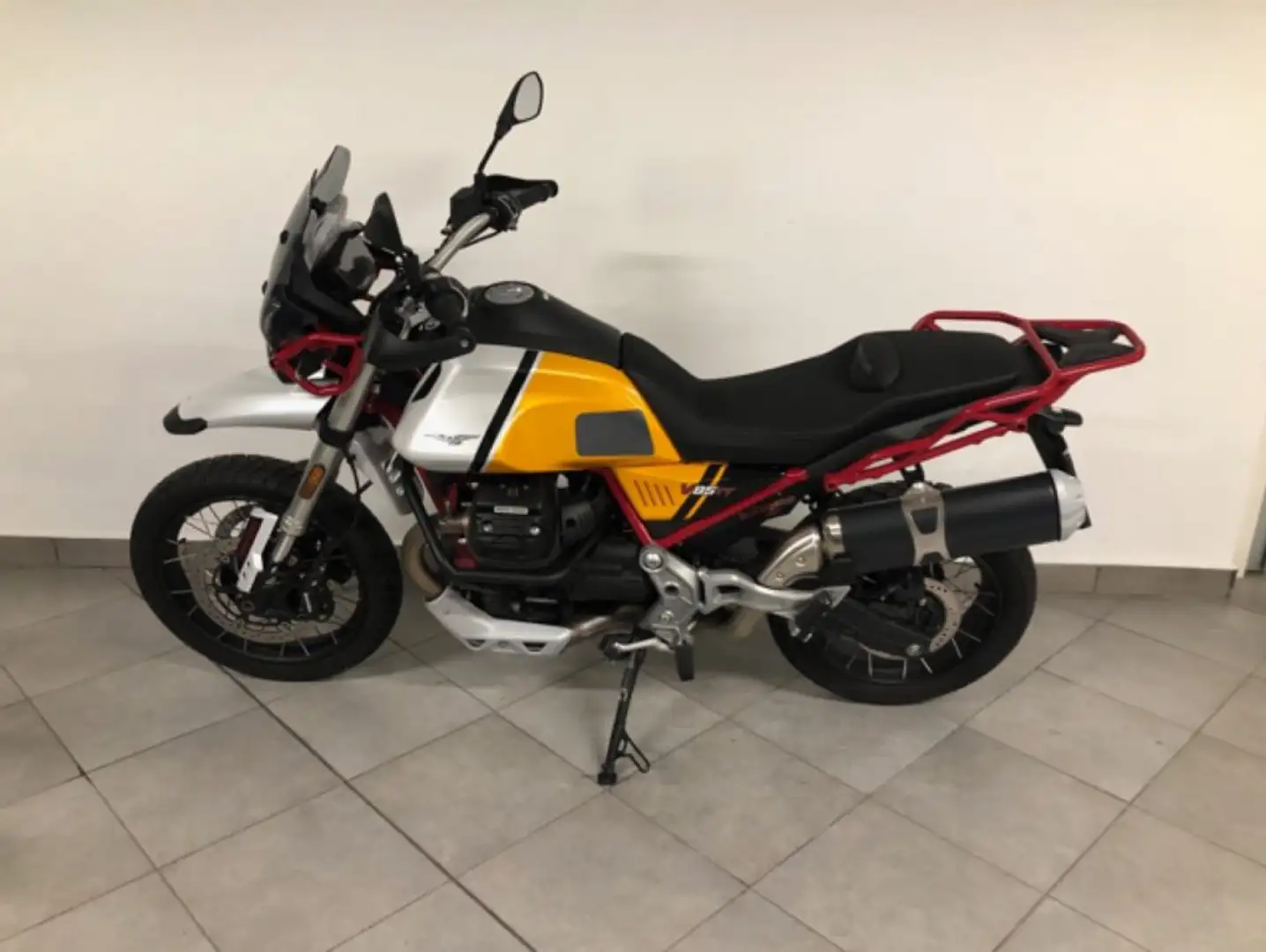 Moto Guzzi V85 TT ENDURO stradale Giallo - 2