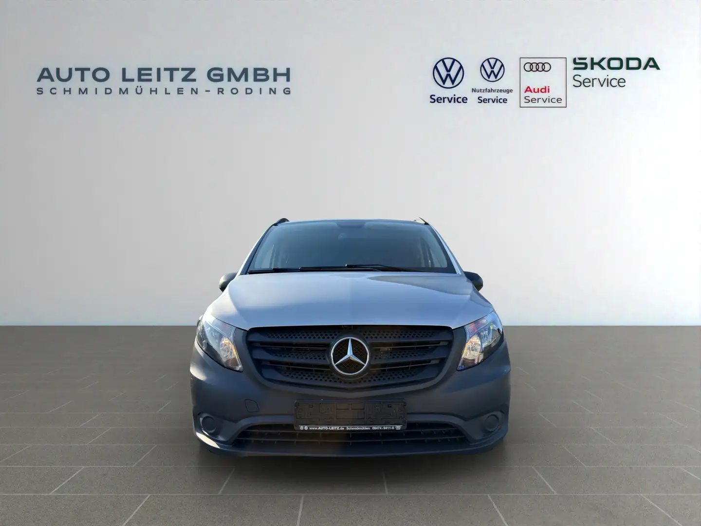 Mercedes-Benz Vito Tourer 116 CDI BT GTronic Pro LRS Navi GRA Plateado - 2