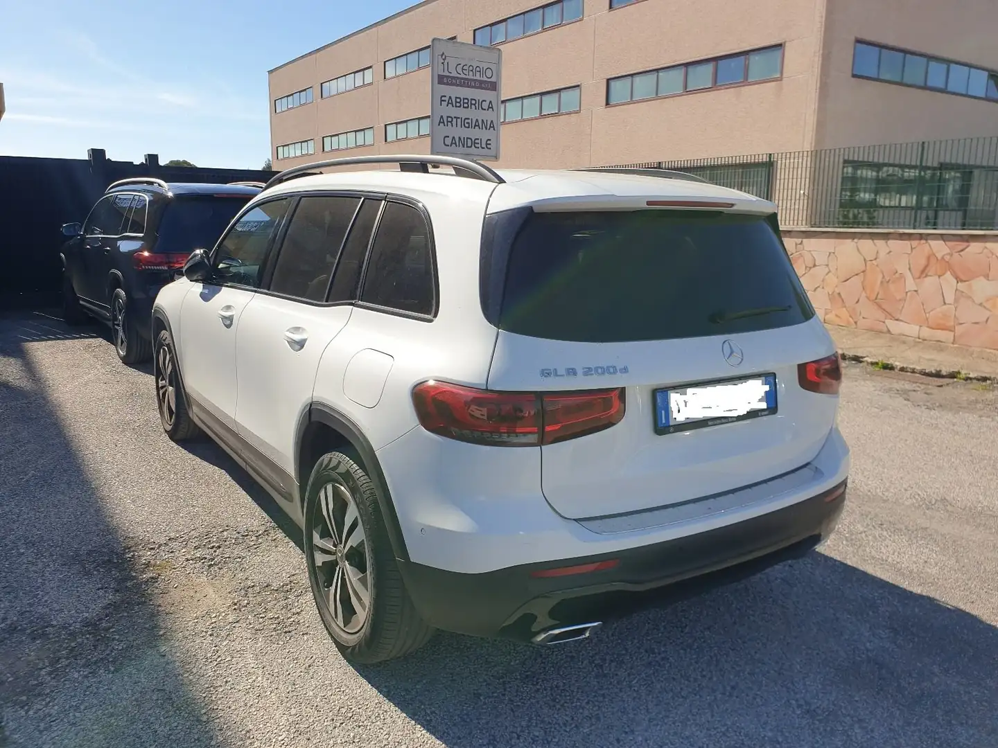 Mercedes-Benz GLB 200 GLB 200 d Premium auto Bianco - 2