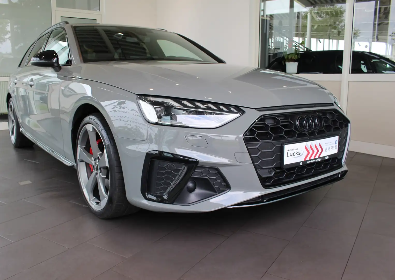 Audi A4 Avant S line LED-MATRIX NAVI LEDER AHK Grau - 2