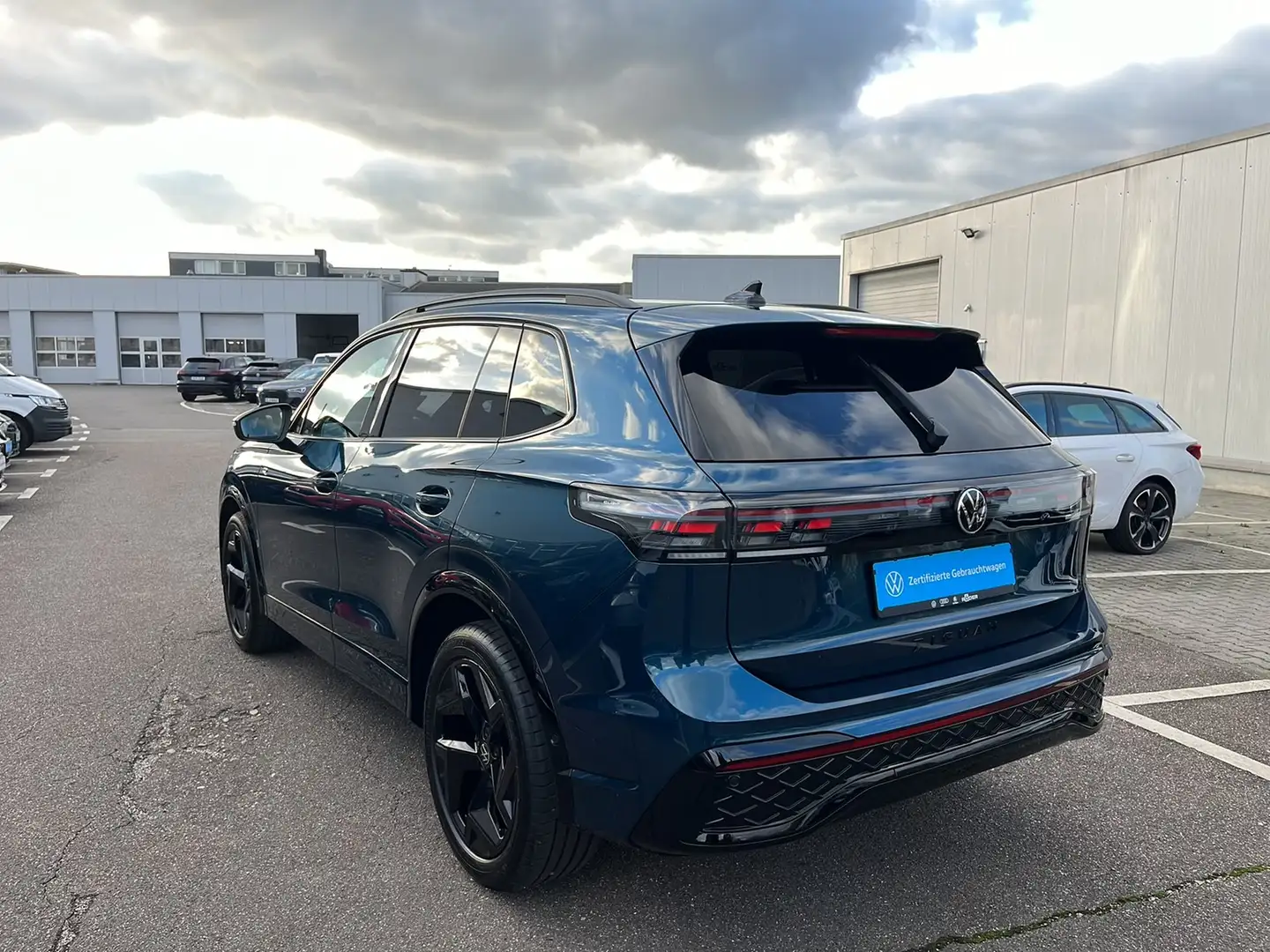 Volkswagen Tiguan III 2.0 TDI R-Line Matrix Pano AHK 360° Blau - 2