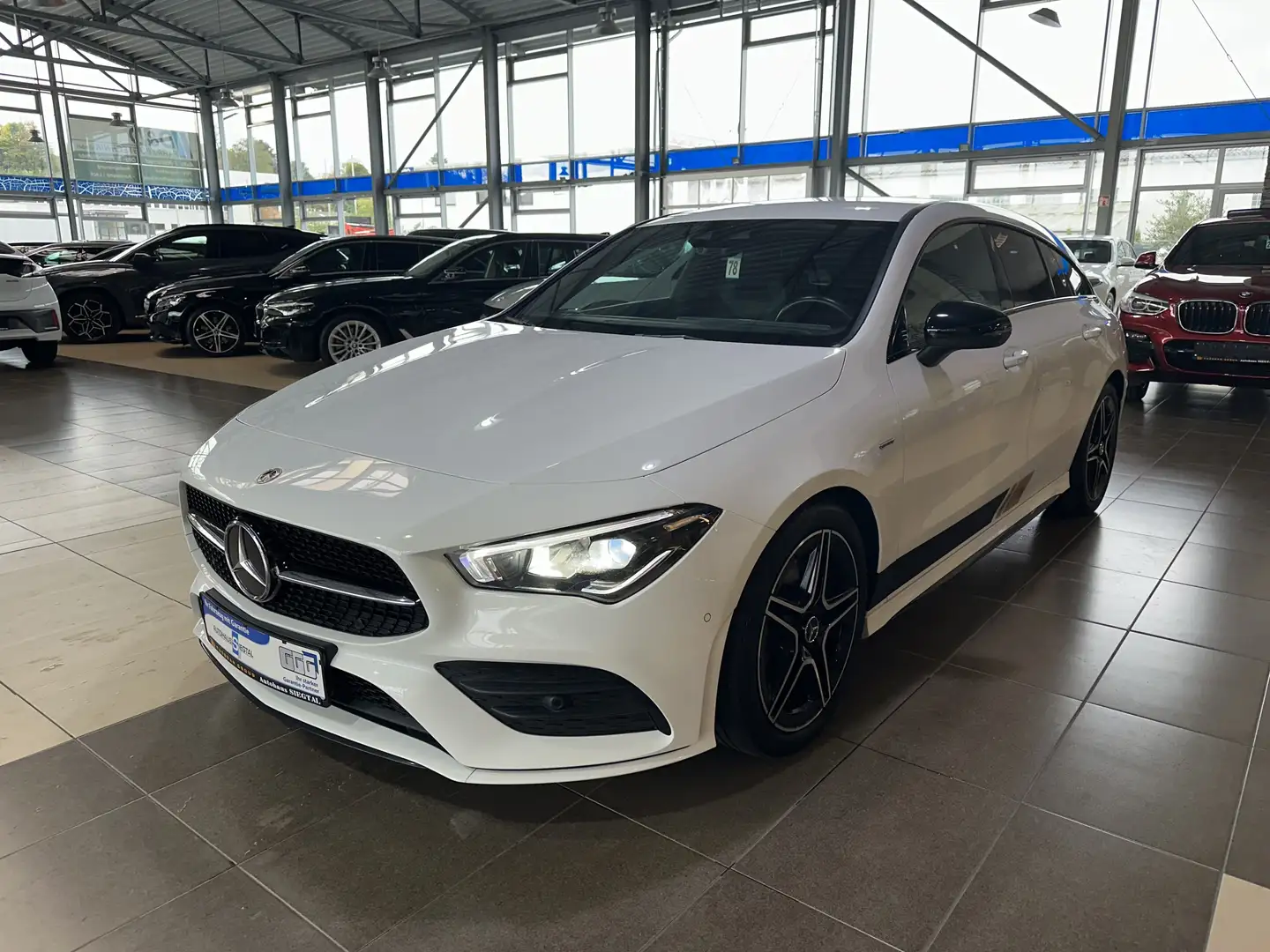 Mercedes-Benz CLA 220 d Edition AMG-Line LED Blanc - 1