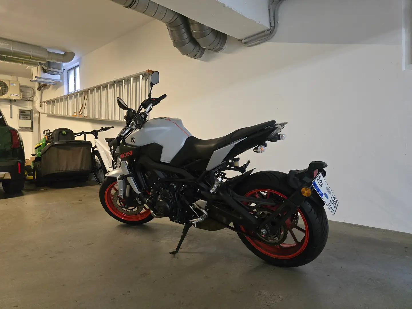 Yamaha MT-09 Šedá - 2