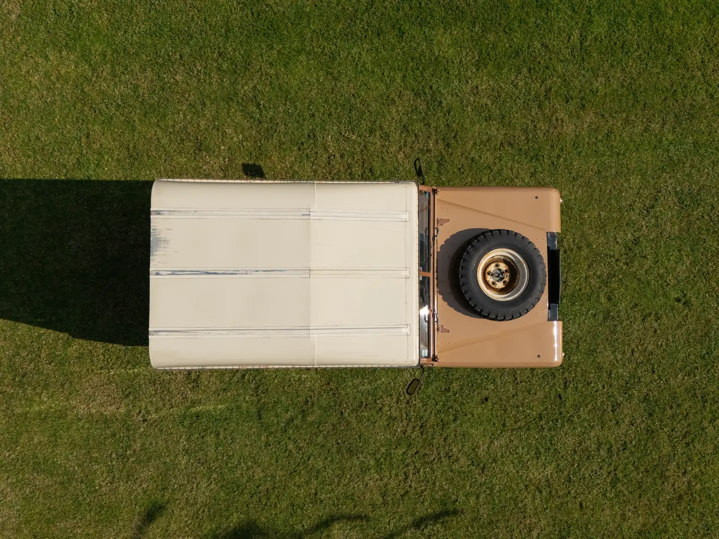 Land Rover Series III export Beige - 2