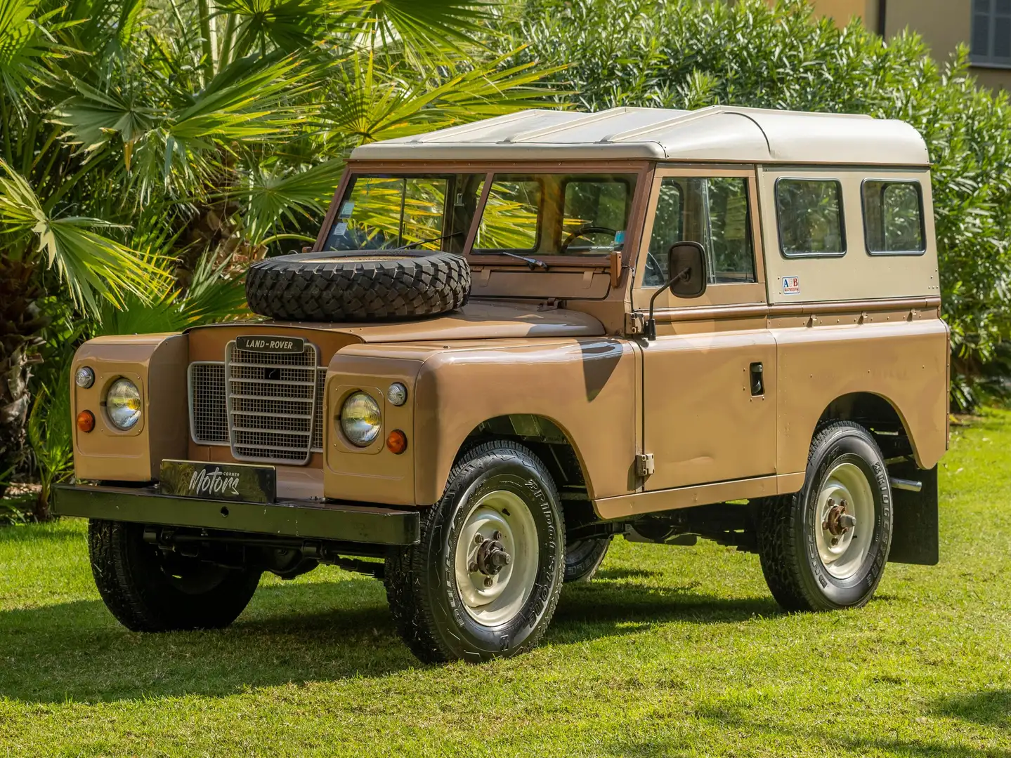 Land Rover Series III export Beige - 1