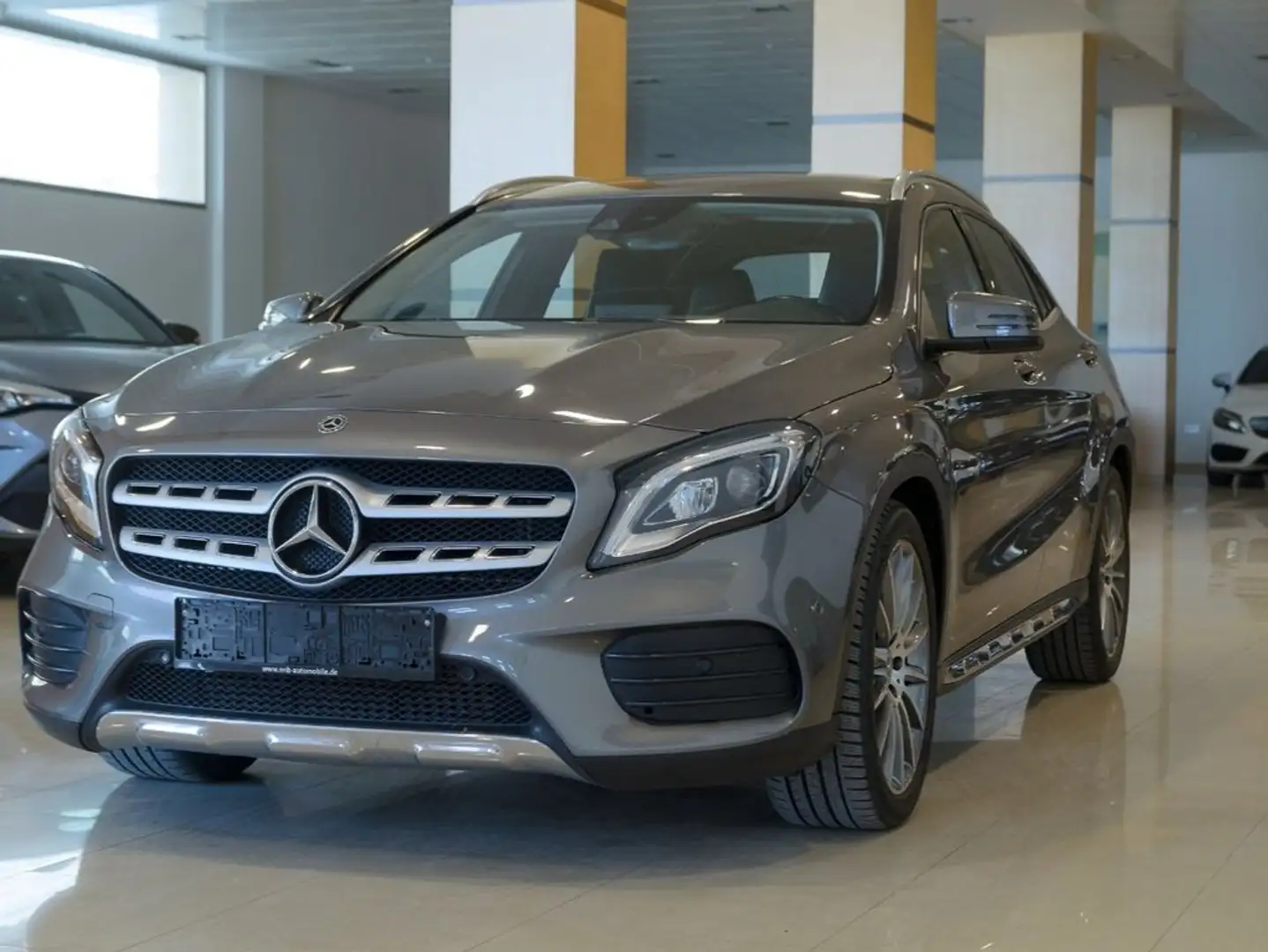 Mercedes-Benz GLA 200 d Gris - 1
