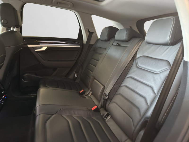 Volkswagen Touareg Elegance 3.0 V6 eHybrid 4MOTION 250 kW 8 — photo 14