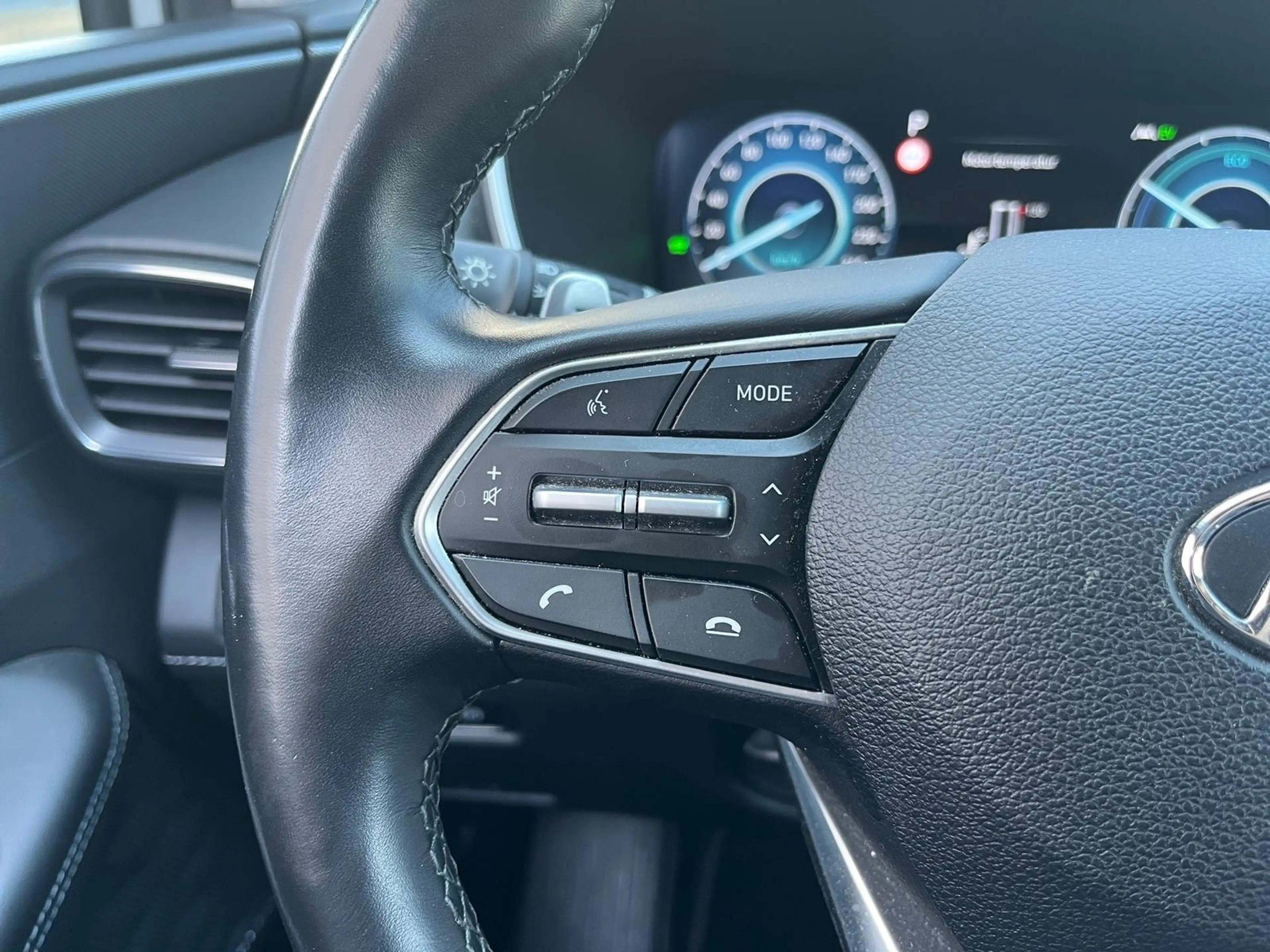 Hyundai SANTA FE 1.6 TGDi PHEV 4WD SIGNATURE 360°/ACC/HuD/LED/EHK/D — photo 9
