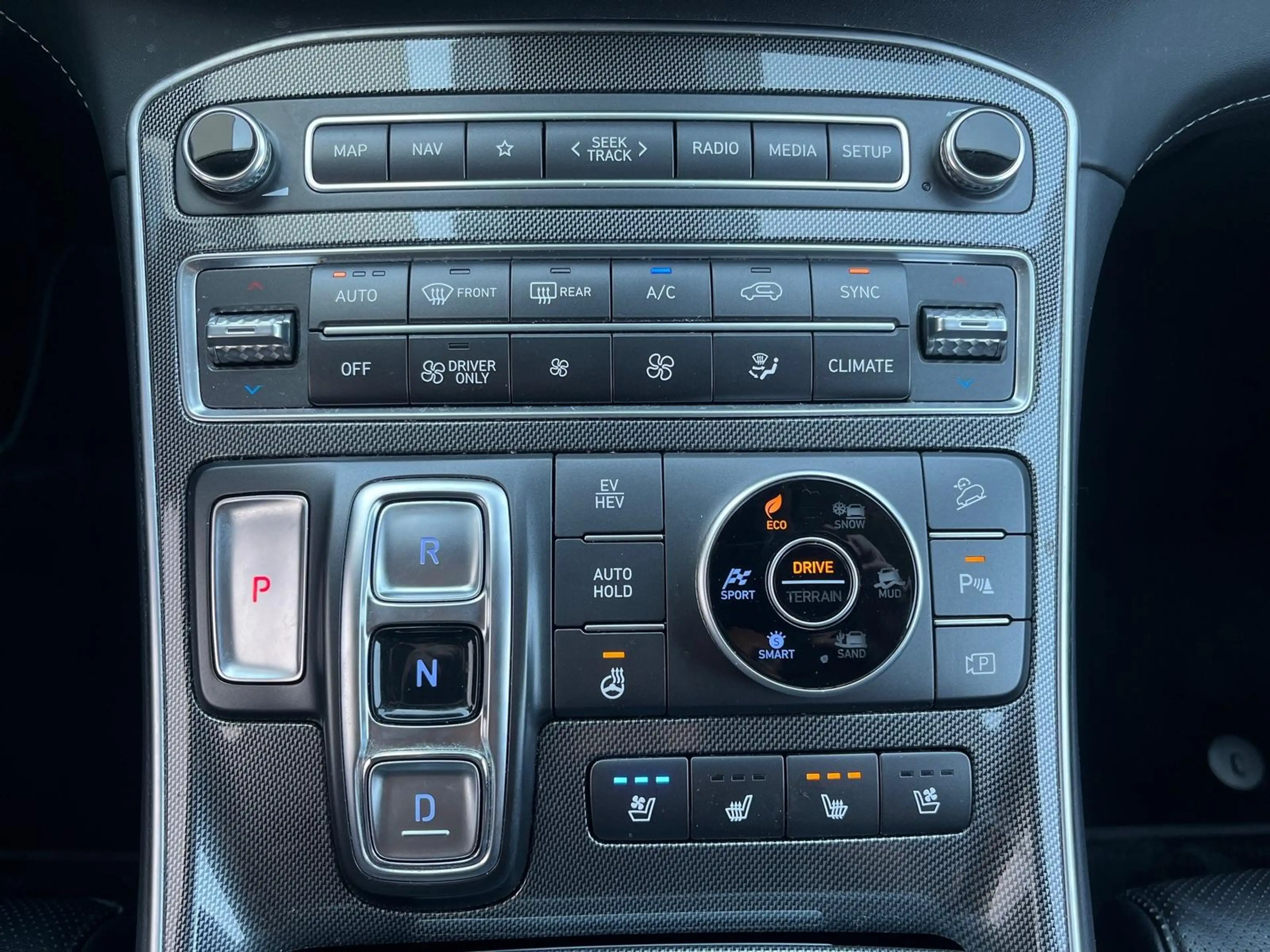Hyundai SANTA FE 1.6 TGDi PHEV 4WD SIGNATURE 360°/ACC/HuD/LED/EHK/D — photo 13