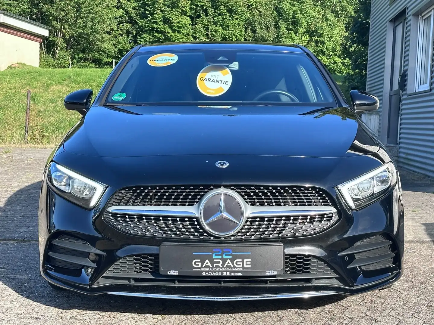 Mercedes-Benz A 250 AMG Line Schwarz - 2