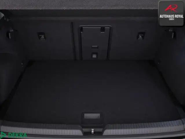 Volkswagen Golf view 13