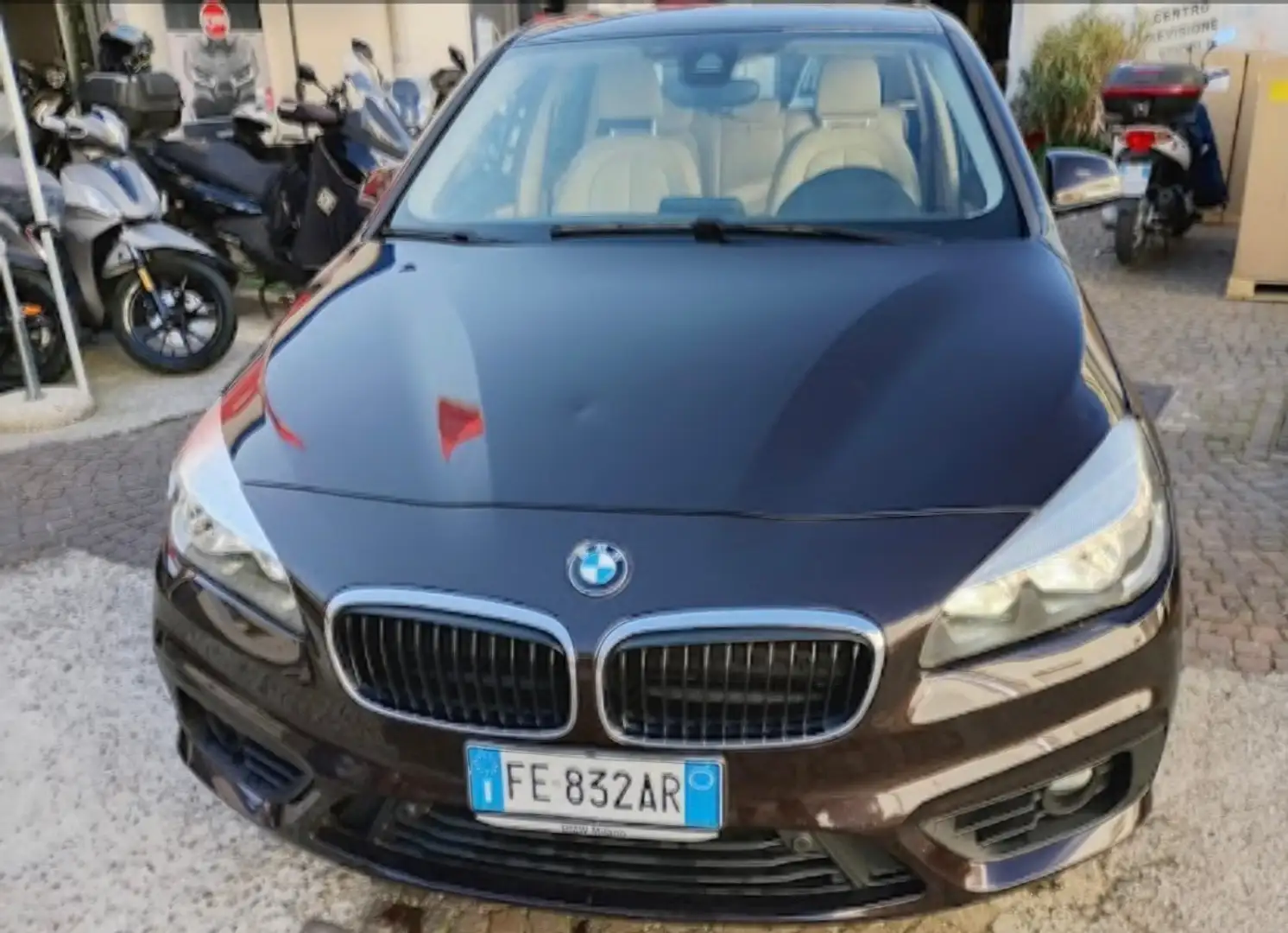 BMW 225 plugin 4x4 Luxury auto Černá - 2