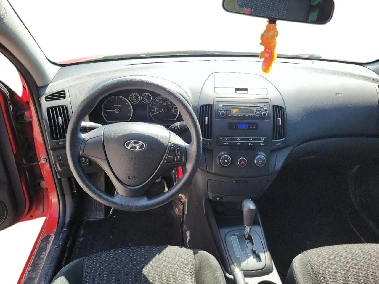 Hyundai ELANTRA снимка Hyundai ELANTRA