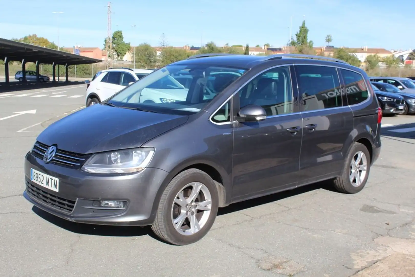 Volkswagen Sharan 2.0 TDI 140cv DSG Advance BMotion Tech Gris - 2