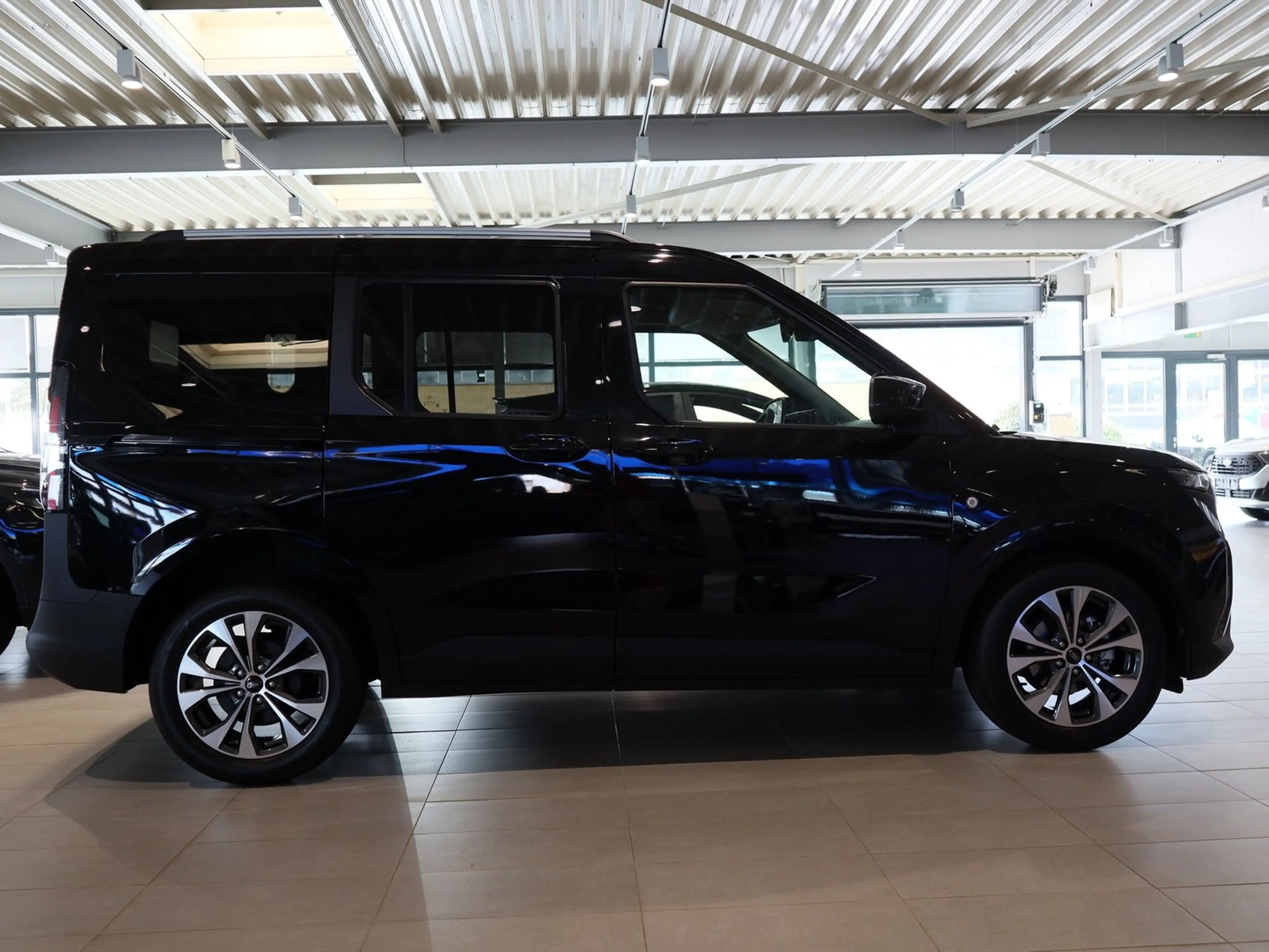Ford Tourneo Courier Titanium Automatik — photo 15