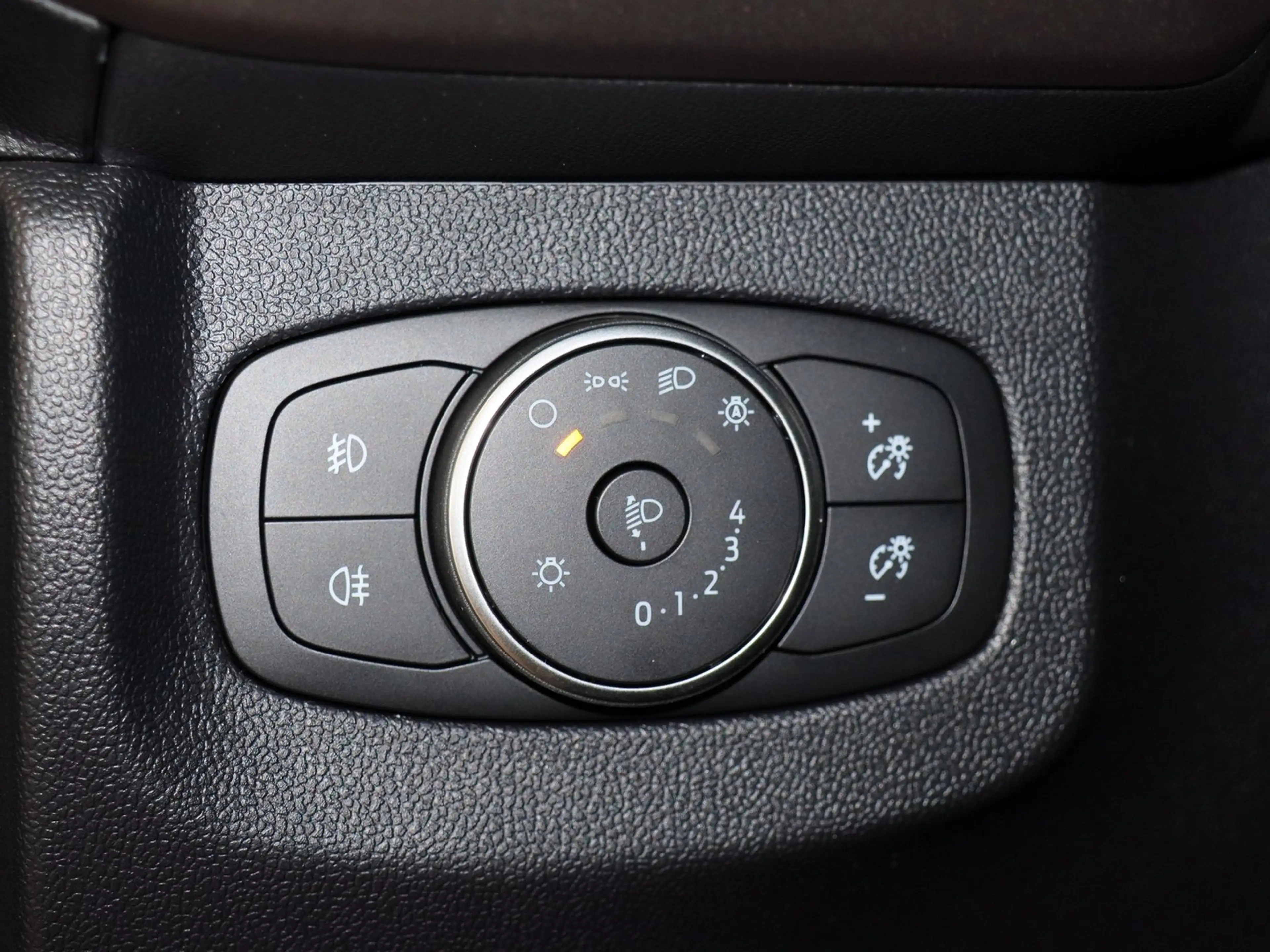 Ford Tourneo Courier Titanium Automatik — photo 12