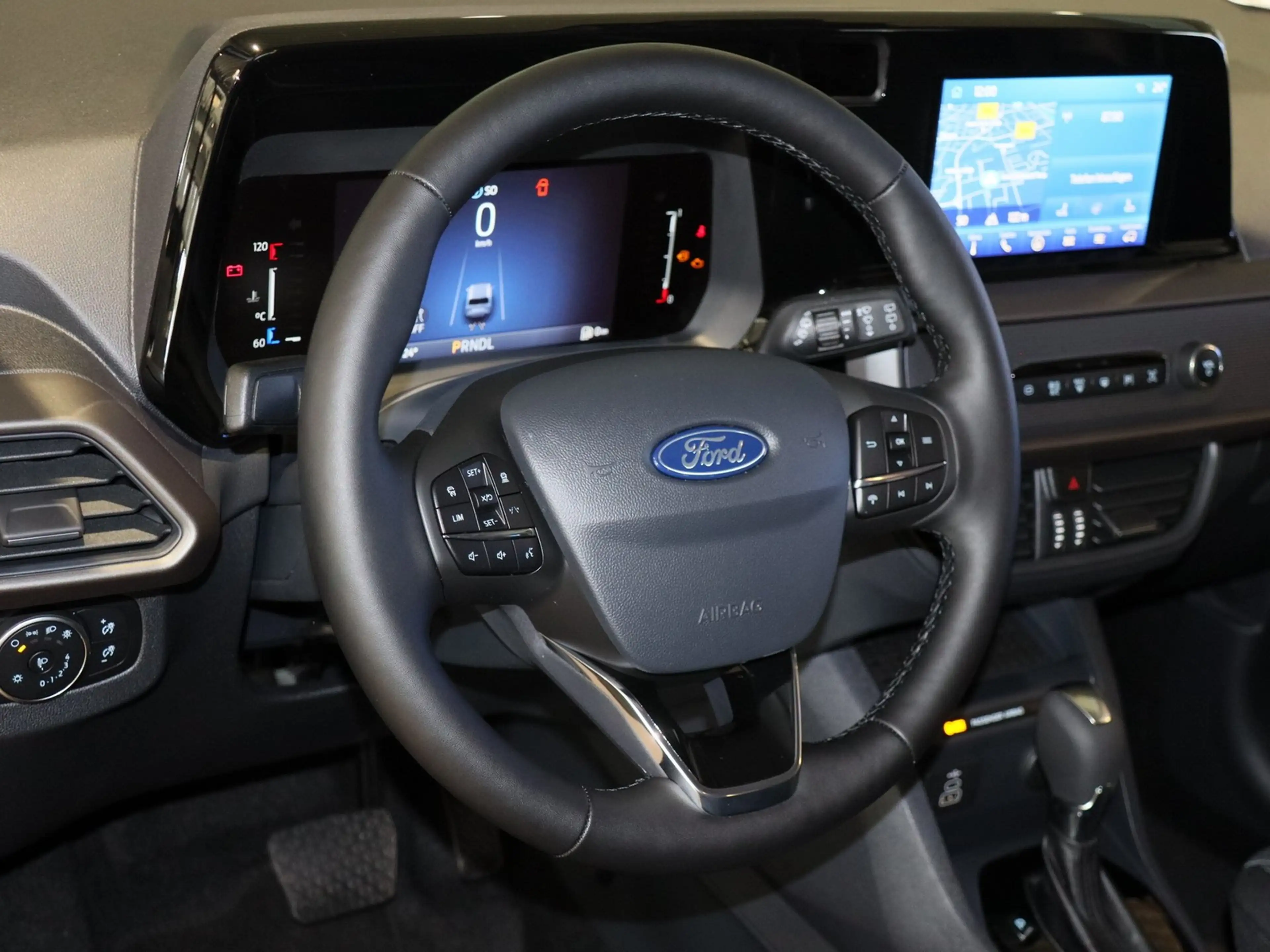 Ford Tourneo Courier Titanium Automatik — photo 8