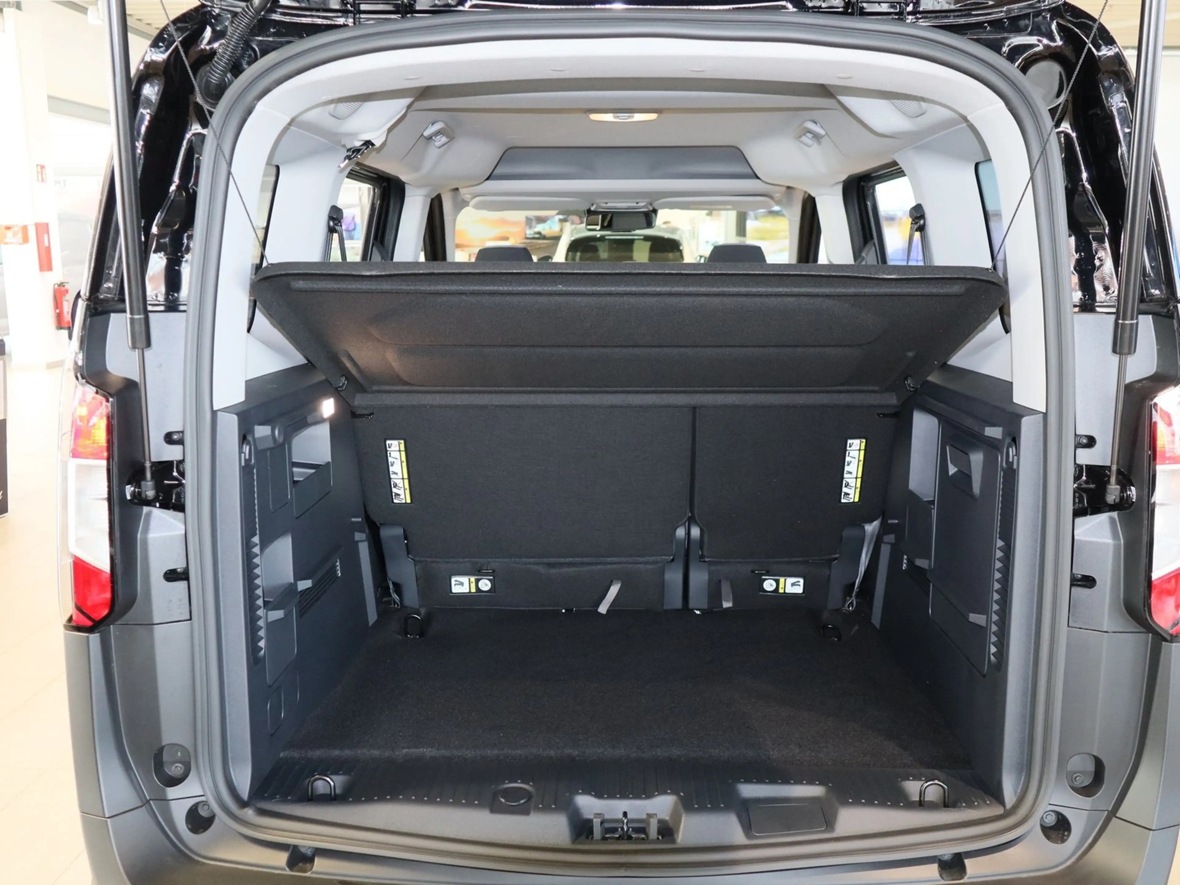 Ford Tourneo Courier Titanium Automatik — photo 10