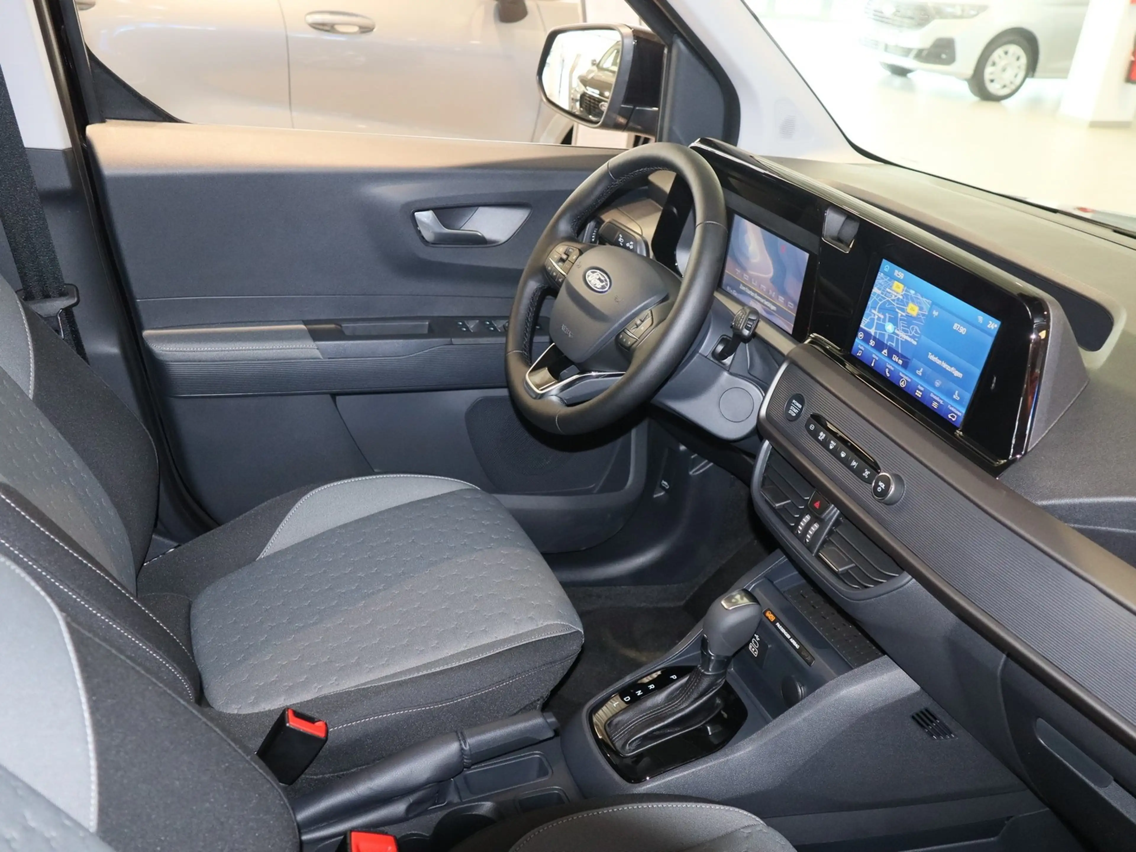 Ford Tourneo Courier Titanium Automatik — photo 3