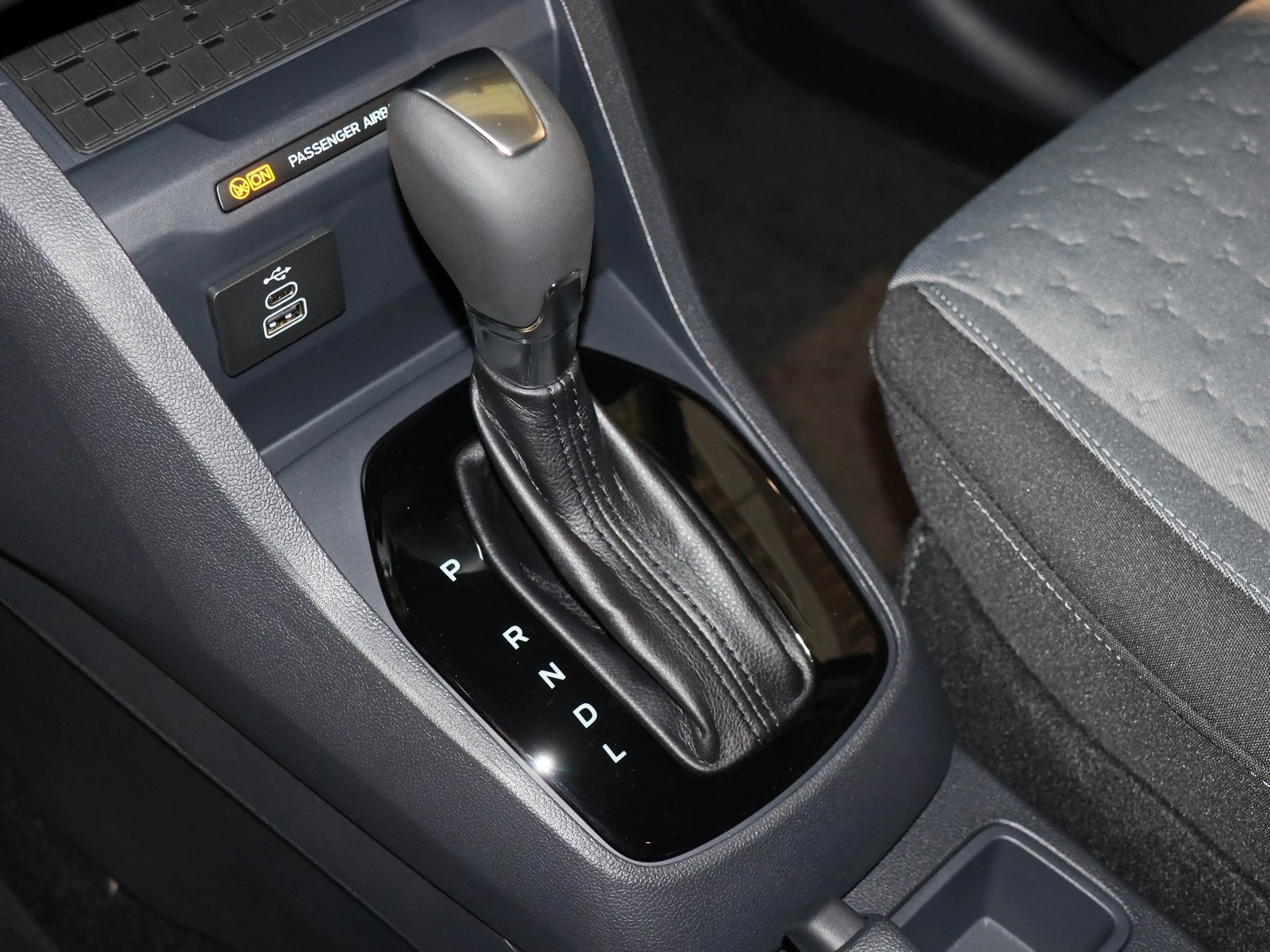 Ford Tourneo Courier Titanium Automatik — photo 9
