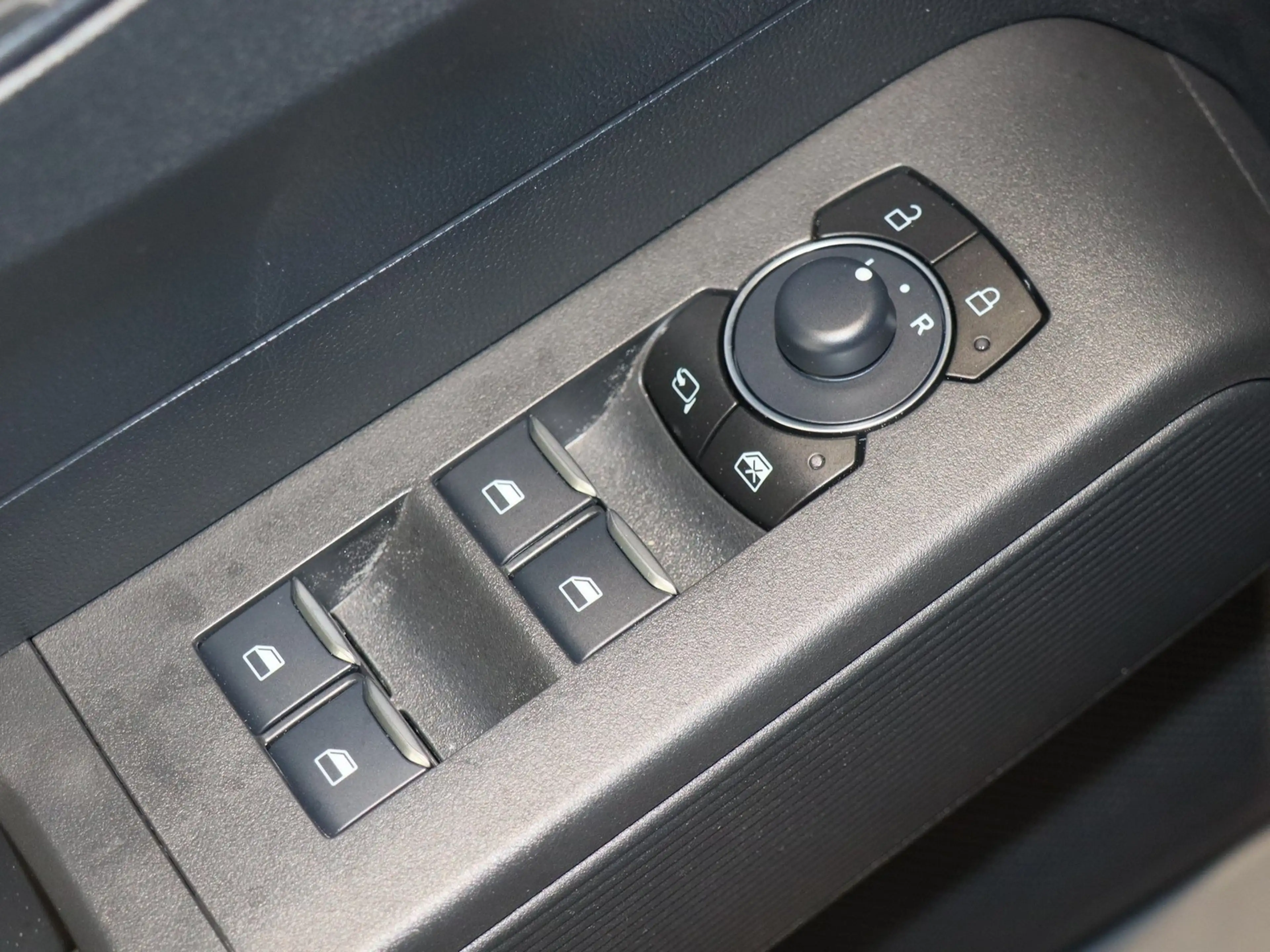 Ford Tourneo Courier Titanium Automatik — photo 13