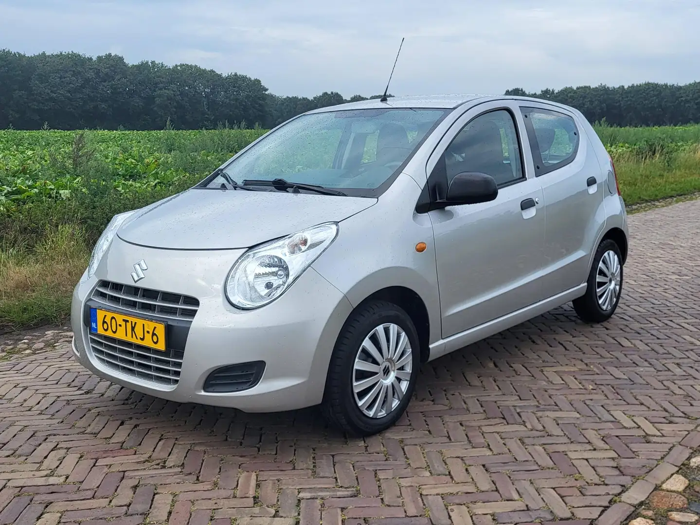 Suzuki Alto Alto 1.0 Comfort Plus Silber - 1