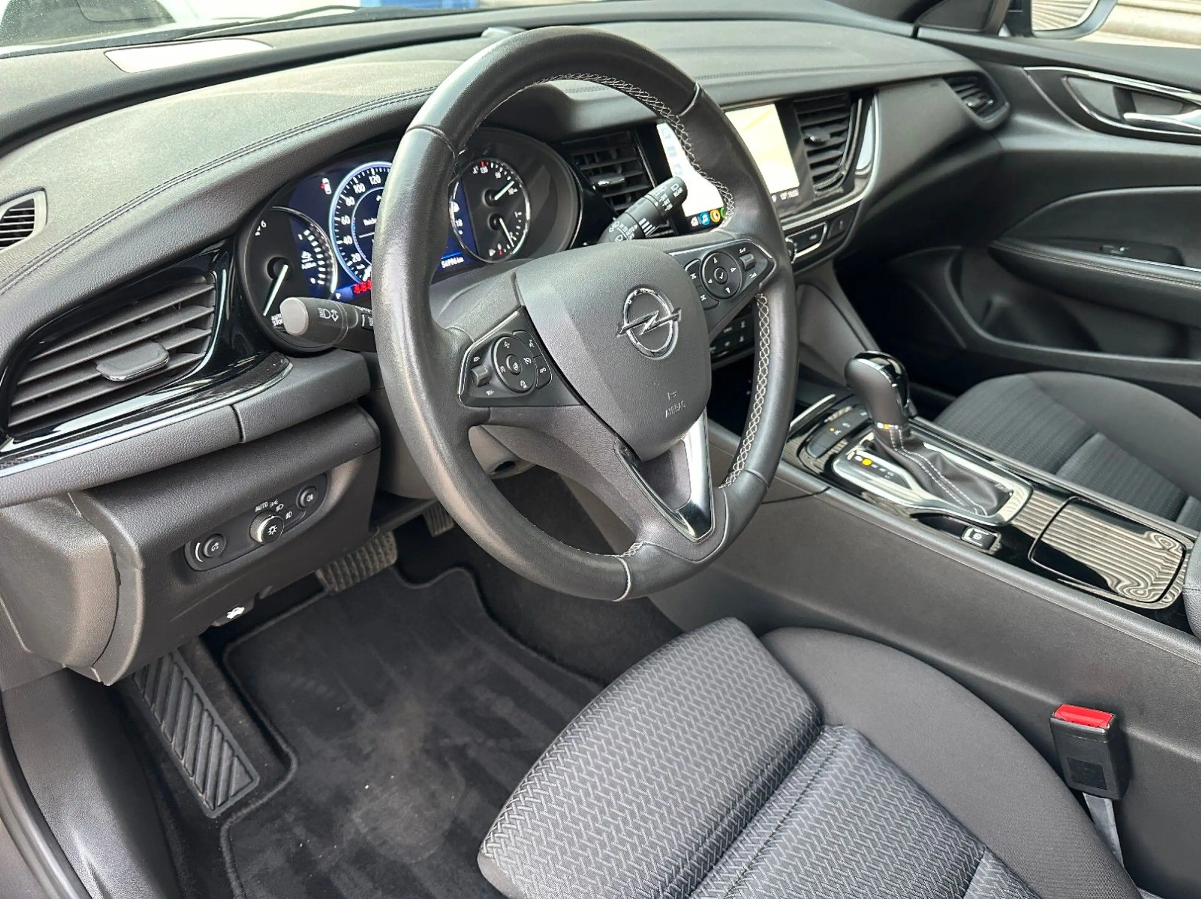 Opel Insignia B Sports Tourer*MATRIX-LED*KAMERA*AHK* — photo 10