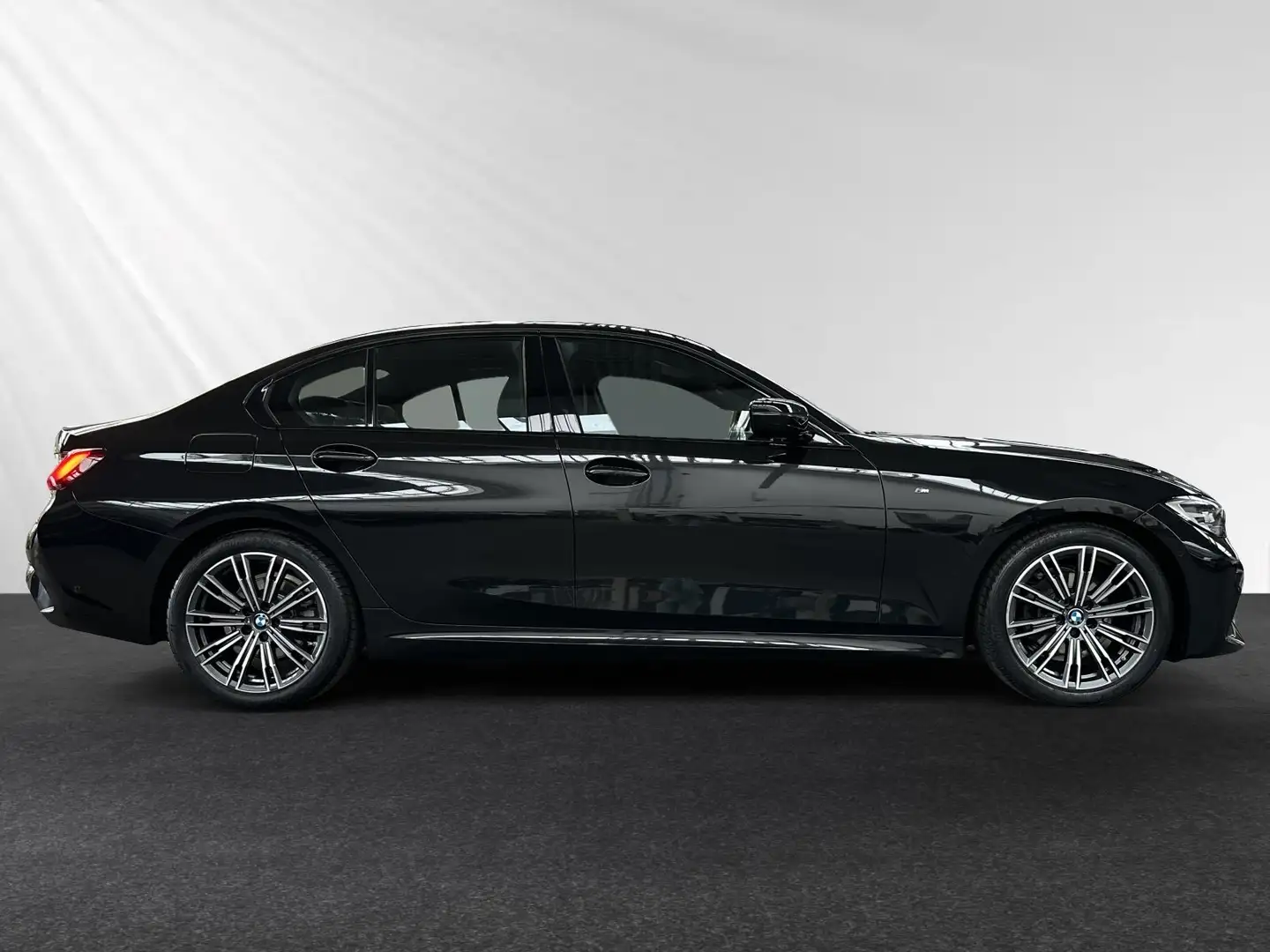 BMW 318 i M Sport|HiFi|Parkass.|18"LMR|Sportsitz Schwarz - 2