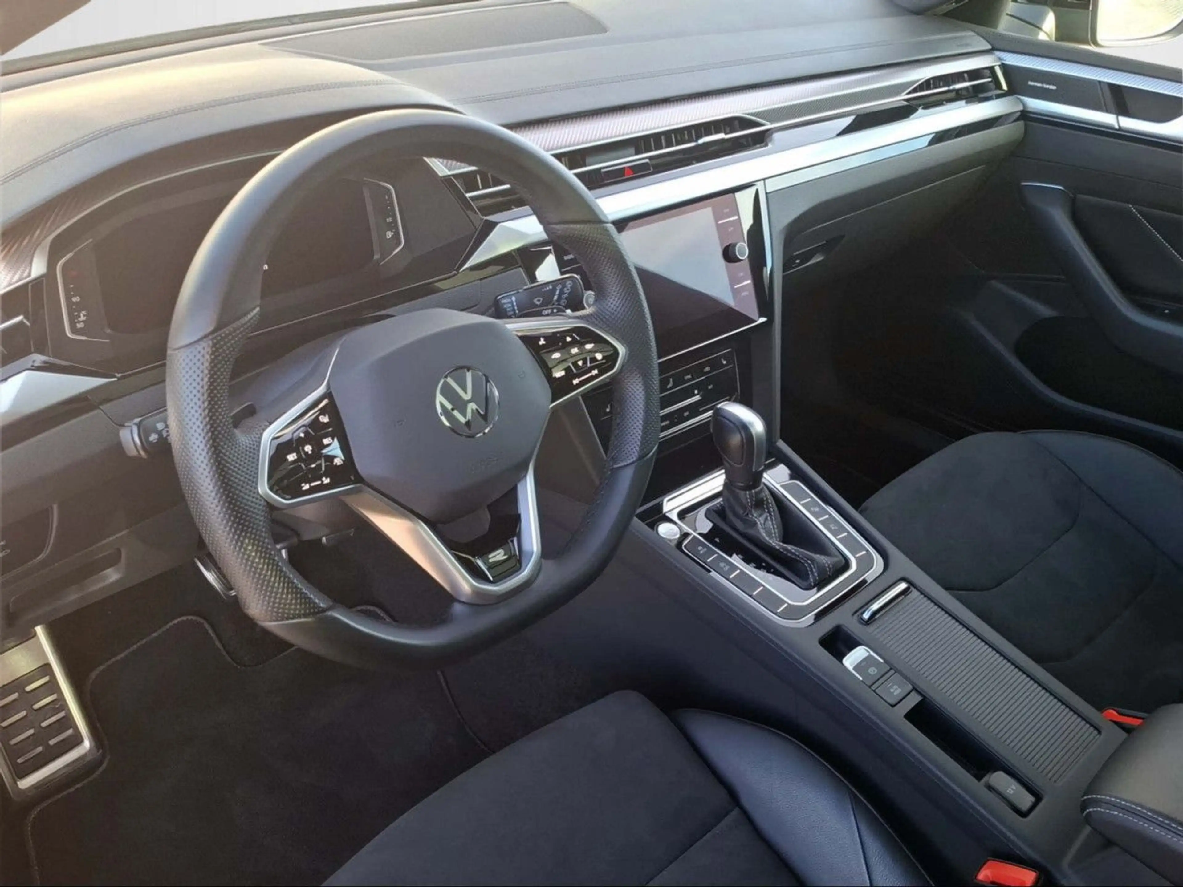 Volkswagen Arteon SHOOTINGBRAKE 2.0 TSI R-LINE+IQ.LIGHT+PANO — photo 9
