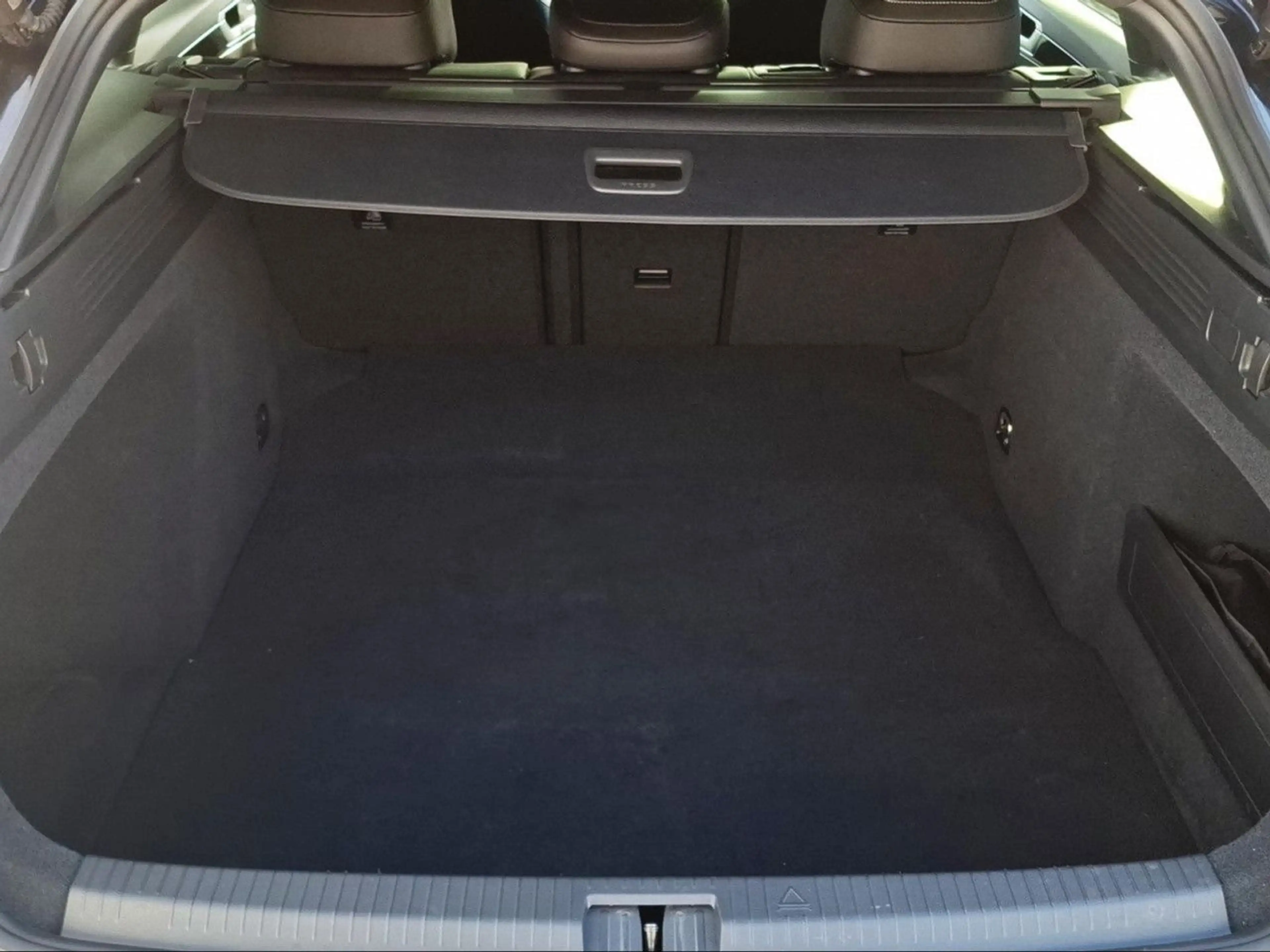 Volkswagen Arteon SHOOTINGBRAKE 2.0 TSI R-LINE+IQ.LIGHT+PANO — photo 14