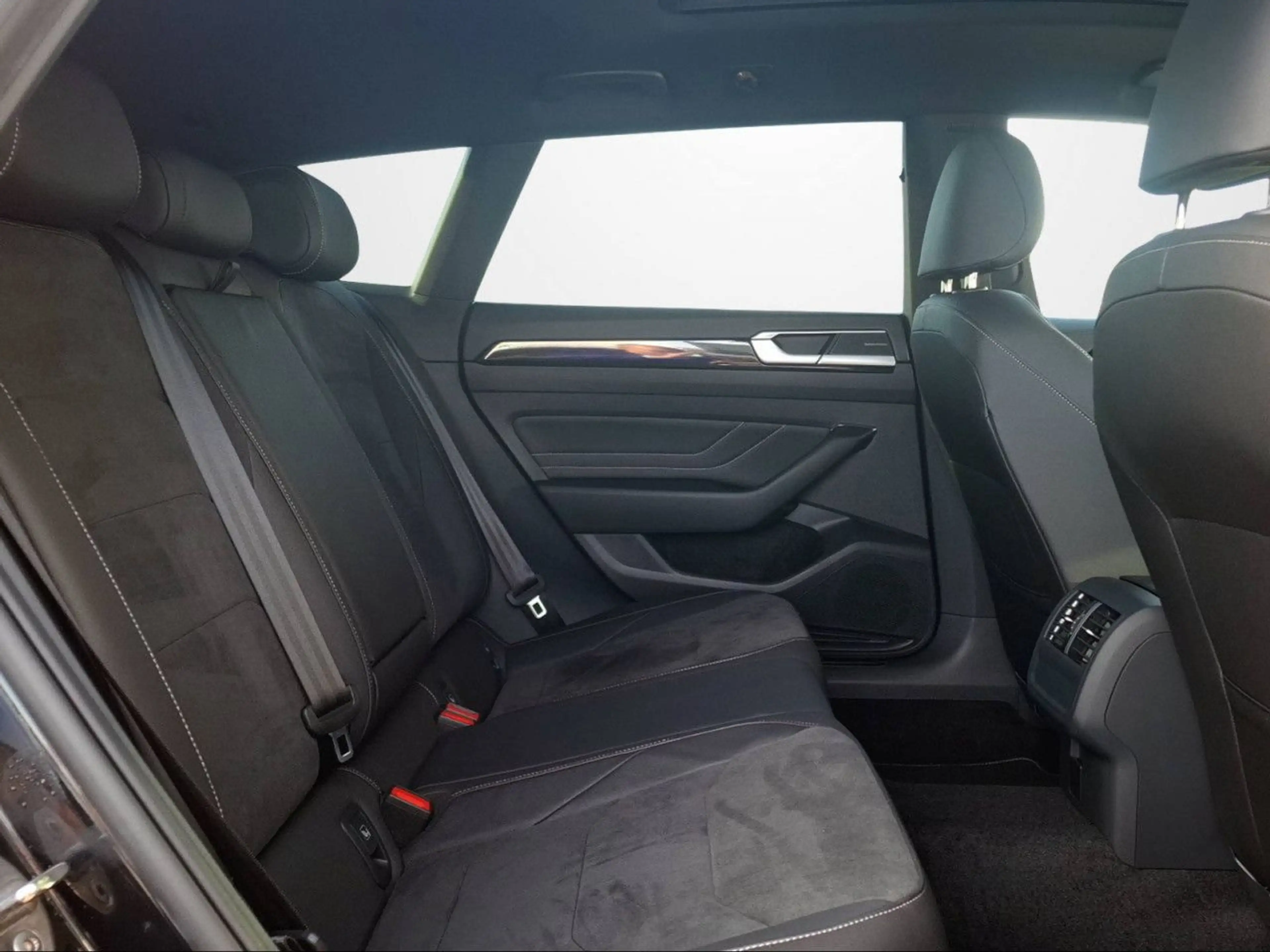 Volkswagen Arteon SHOOTINGBRAKE 2.0 TSI R-LINE+IQ.LIGHT+PANO — photo 12