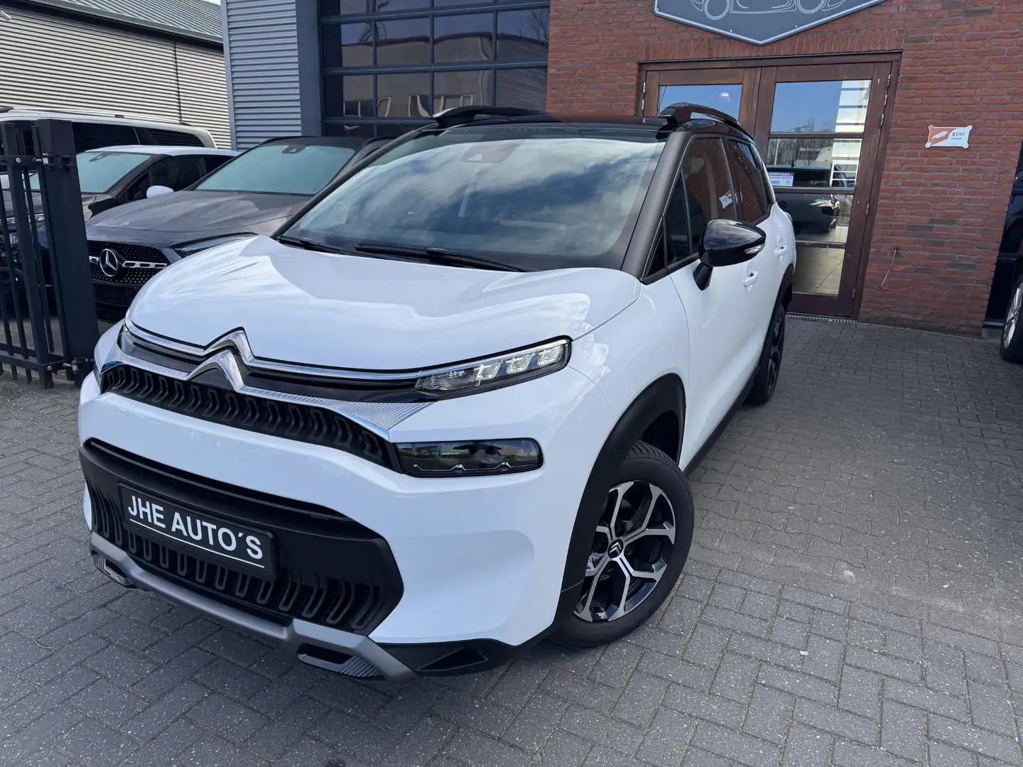 Citroen C3 Aircross 1.2 PureTech Feel | Automaat | Carplay | DAB | Weiß - 1