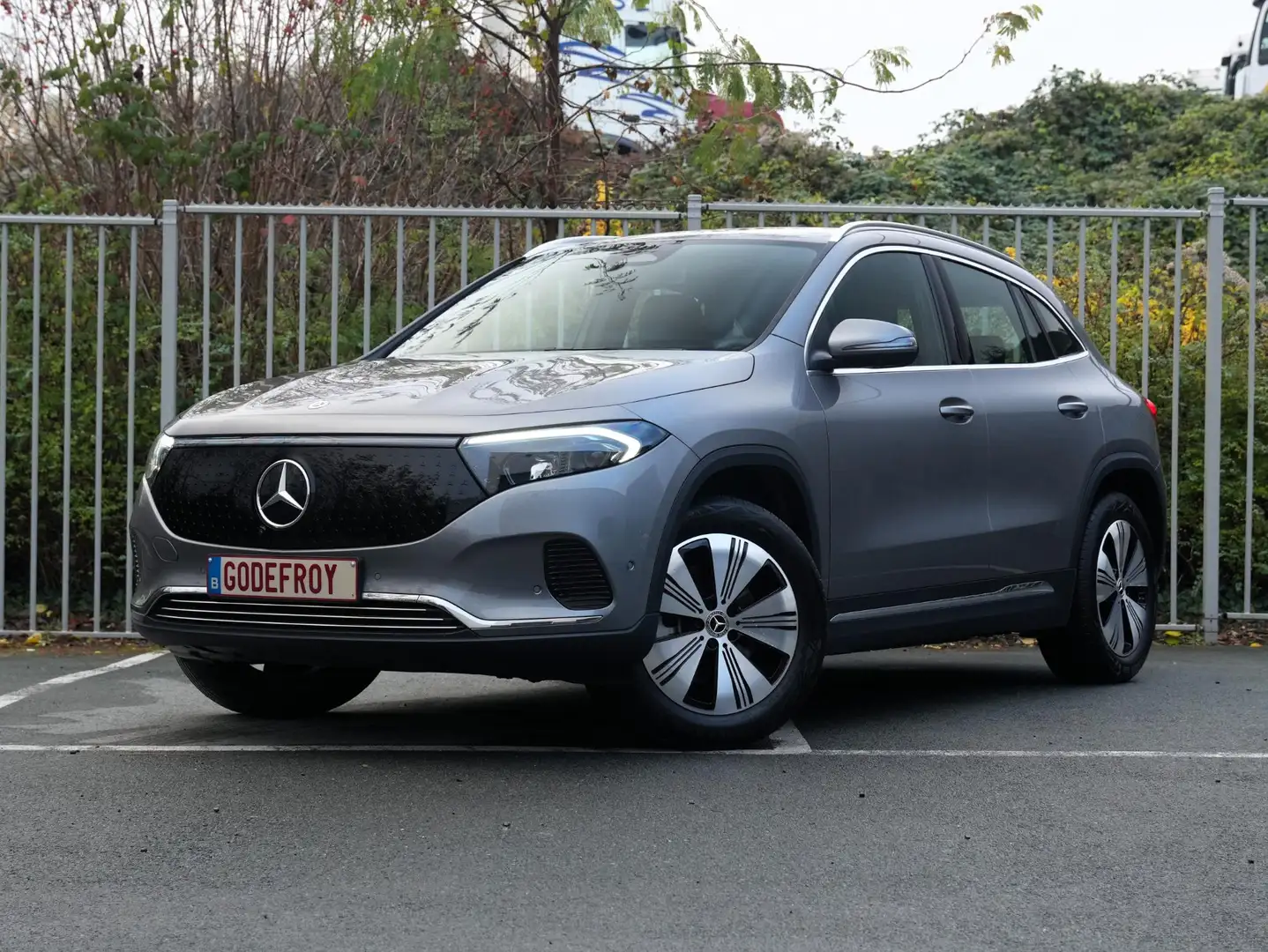 Mercedes-Benz EQA 300 EQA 4MATIC Grijs - 2