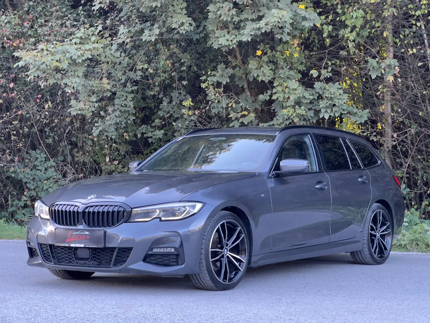 BMW 320 d xDrive M Sport Aut. ACC*AHK*HUP*SHZ*LED*SHADOW-LINE*1 BESITZ* Grau - 1