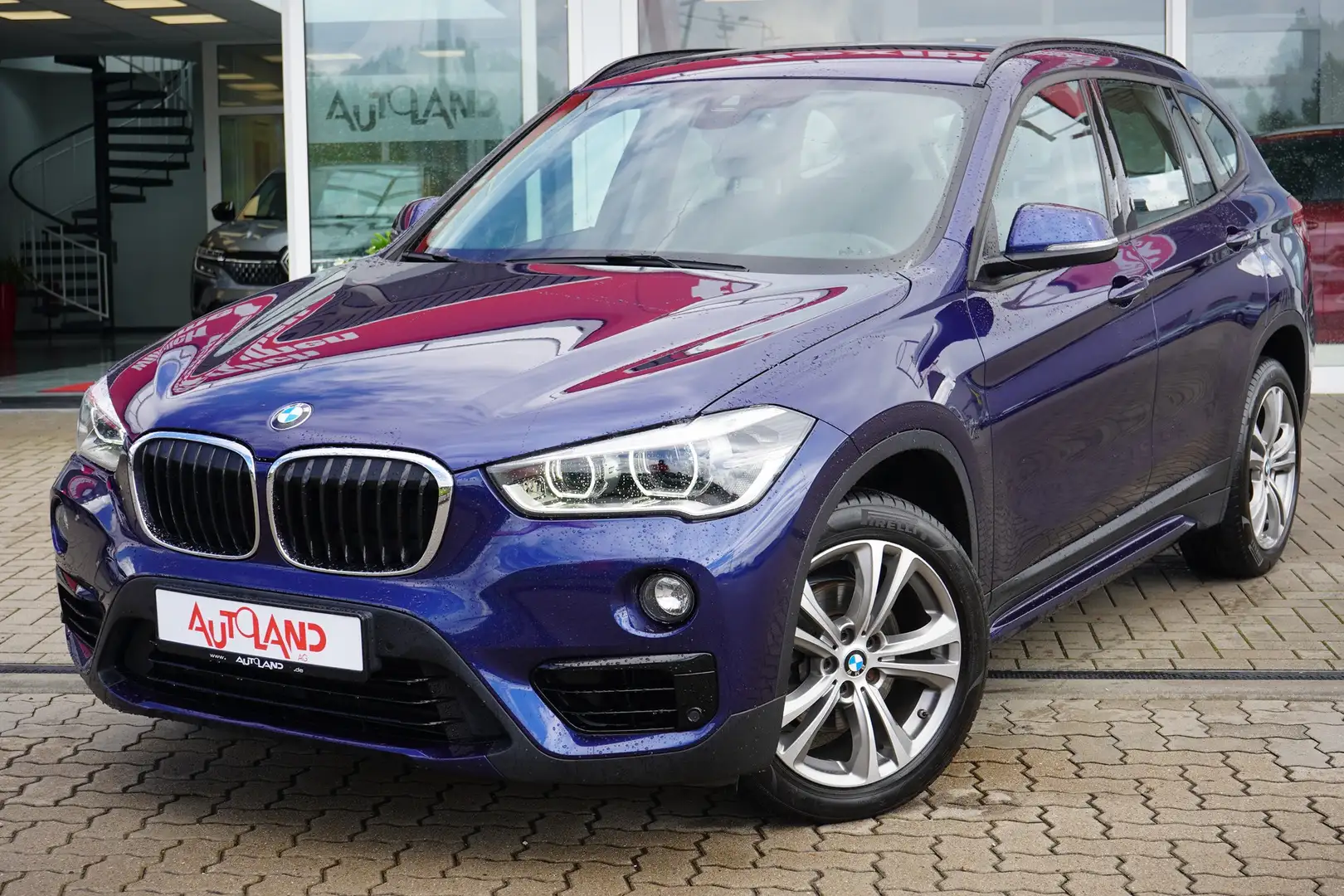 BMW X1 sDrive 18 i Sport Line LED Navi Kamera PDC Blau - 2