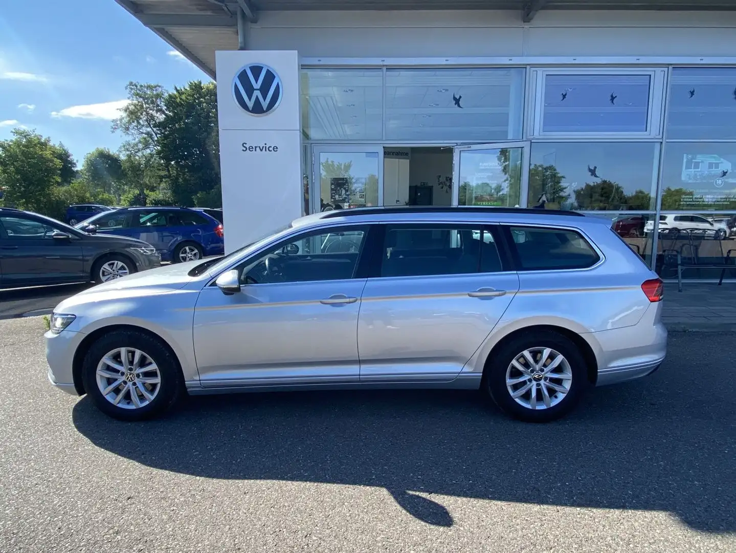 Volkswagen Passat Variant 1.5 TSI DSG Business AHK+NAVI+LED Silber - 2