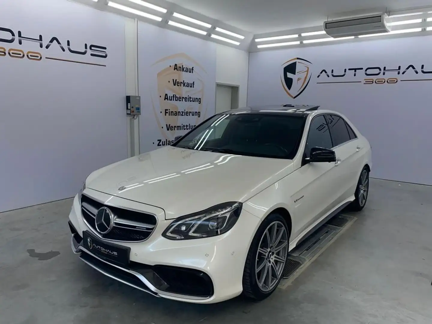 Mercedes-Benz E 63 AMG S-Modell 4-Matic LED CARBON 360° ACC Blanco - 1