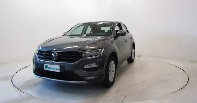 Volkswagen T-Roc view 3