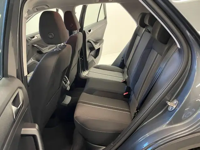 Volkswagen T-Roc view 7