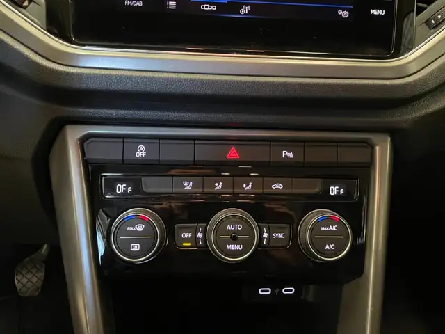 Volkswagen T-Roc view 13