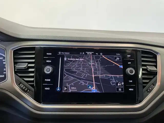 Volkswagen T-Roc view 10