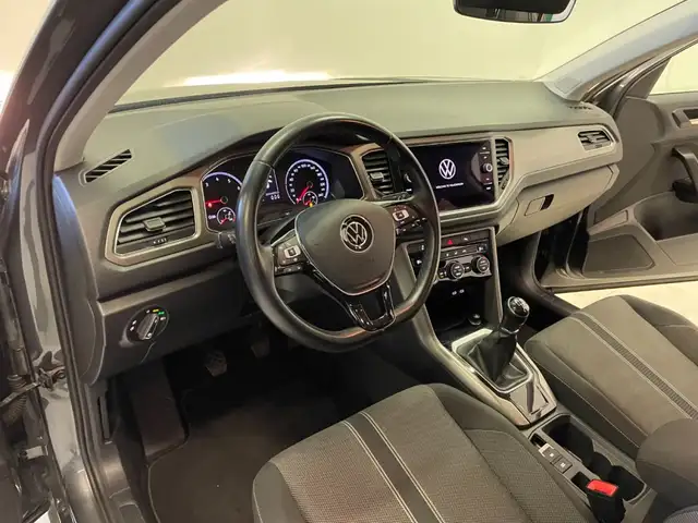 Volkswagen T-Roc view 15