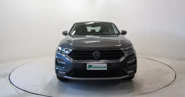 Volkswagen T-Roc view 2