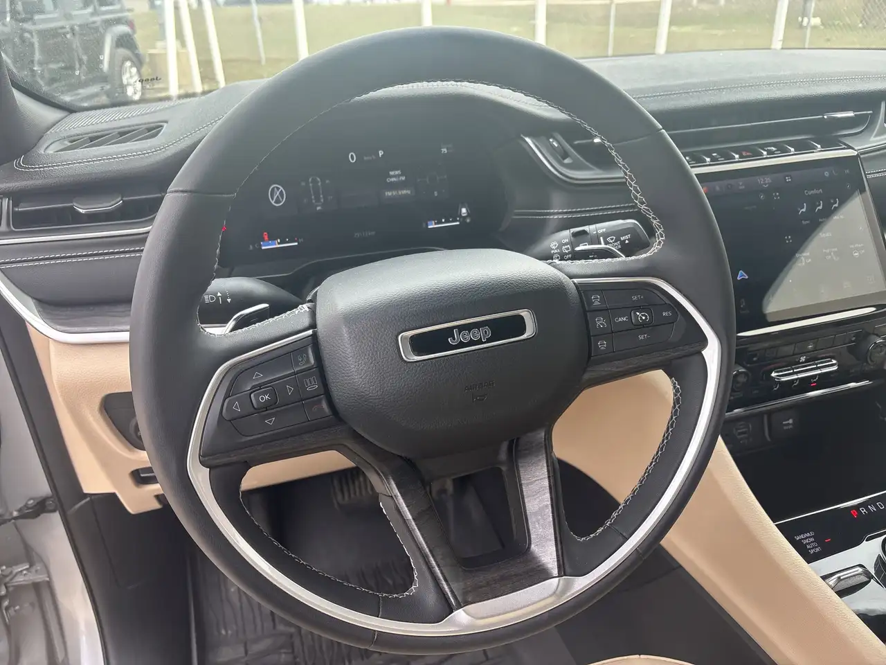 Jeep Grand Cherokee снимка Jeep Grand Cherokee