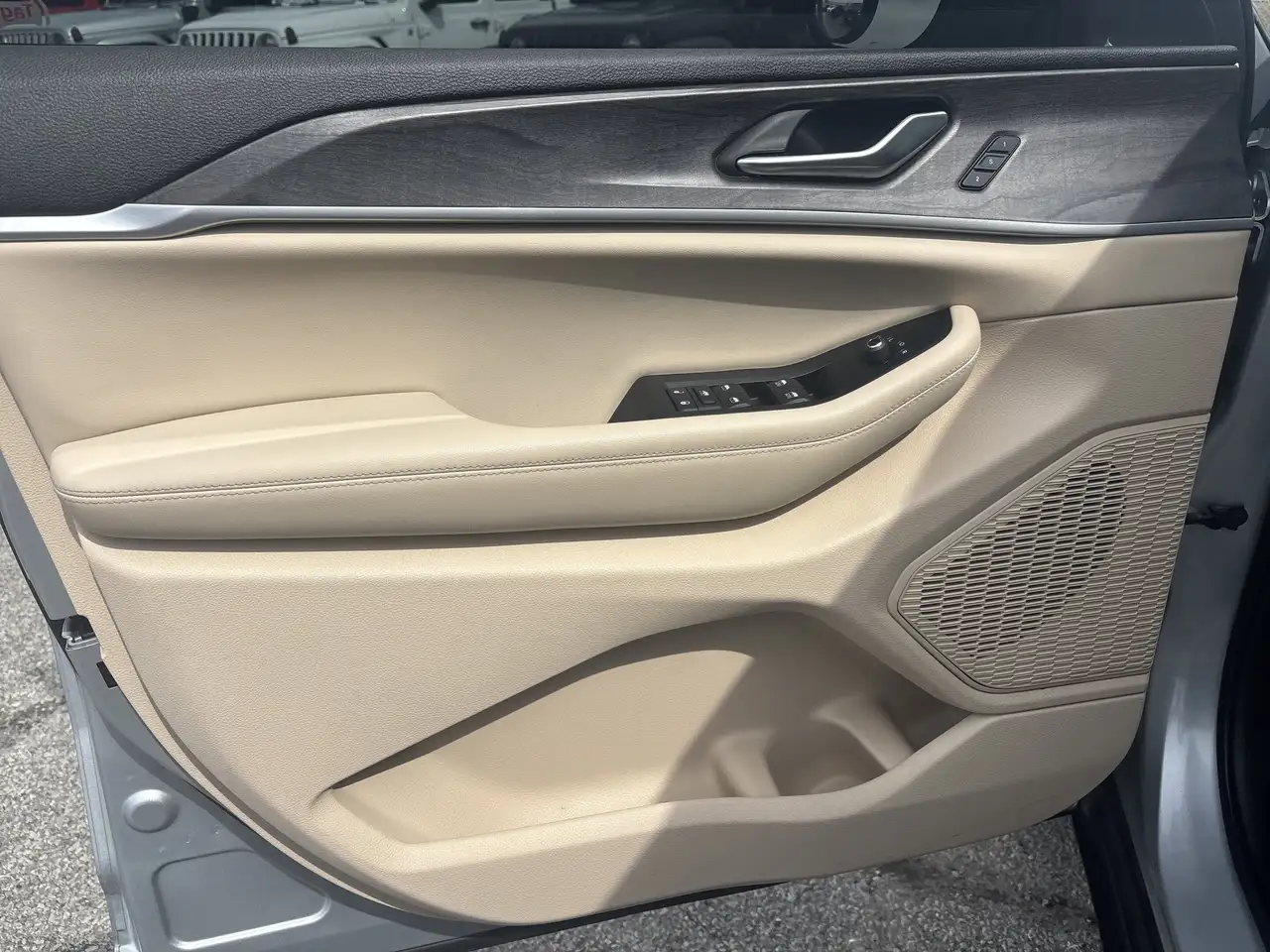 Jeep Grand Cherokee снимка Jeep Grand Cherokee