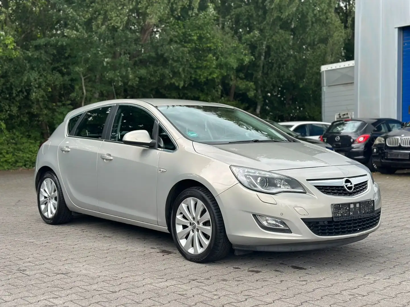 Opel Astra J Lim. Cosmo Xenon*2-Zonen-Klima*Sitzhz.* Beige - 1