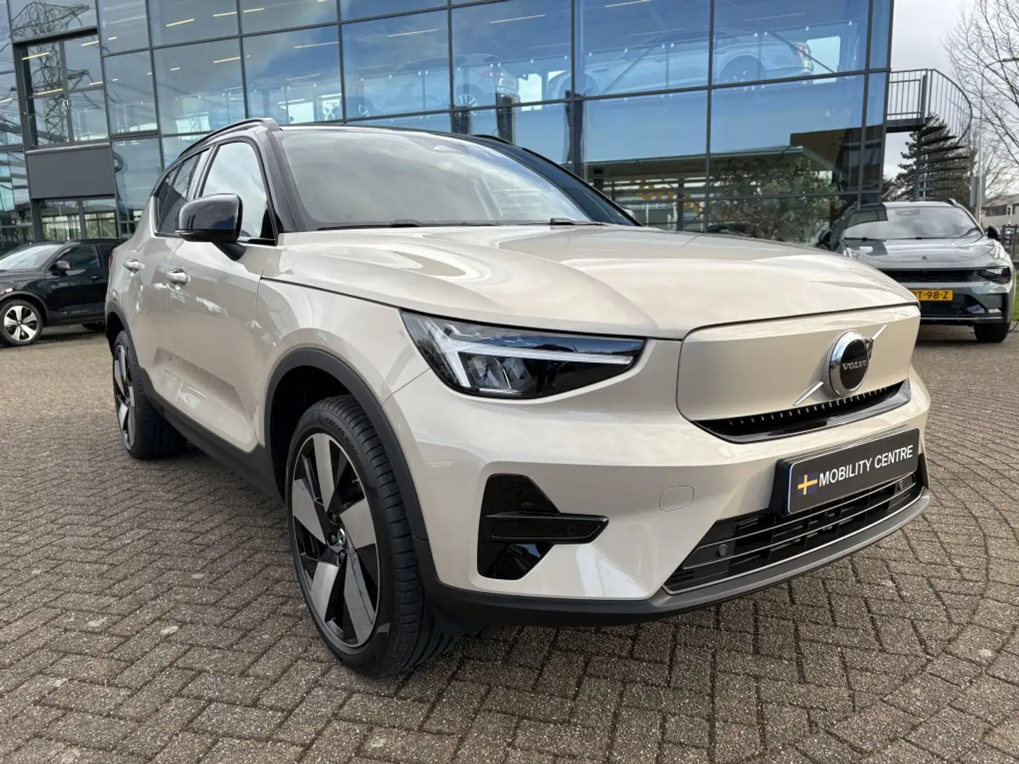 Volvo EX40 Extended Plus 82 kWh | TE BESTELLEN! | Beige - 2
