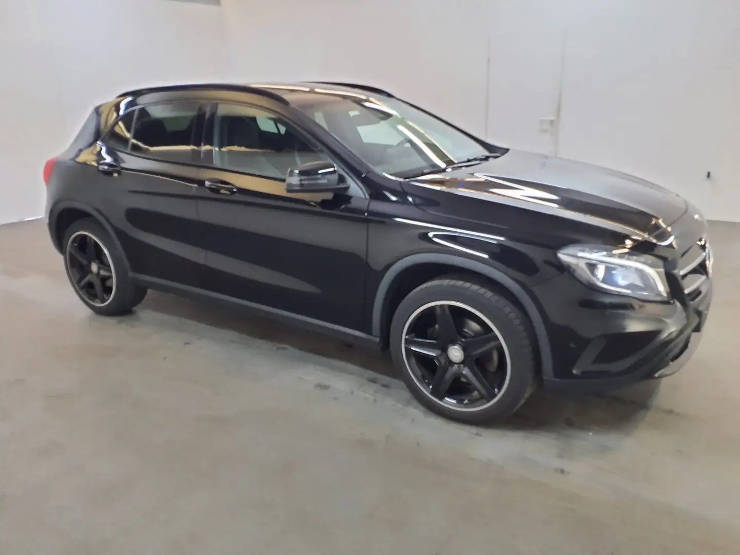 Mercedes-Benz GLA 250 GLA250 7G-DCT URBAN Score-AMG ALU-PANODACH-R.CAM Schwarz - 1